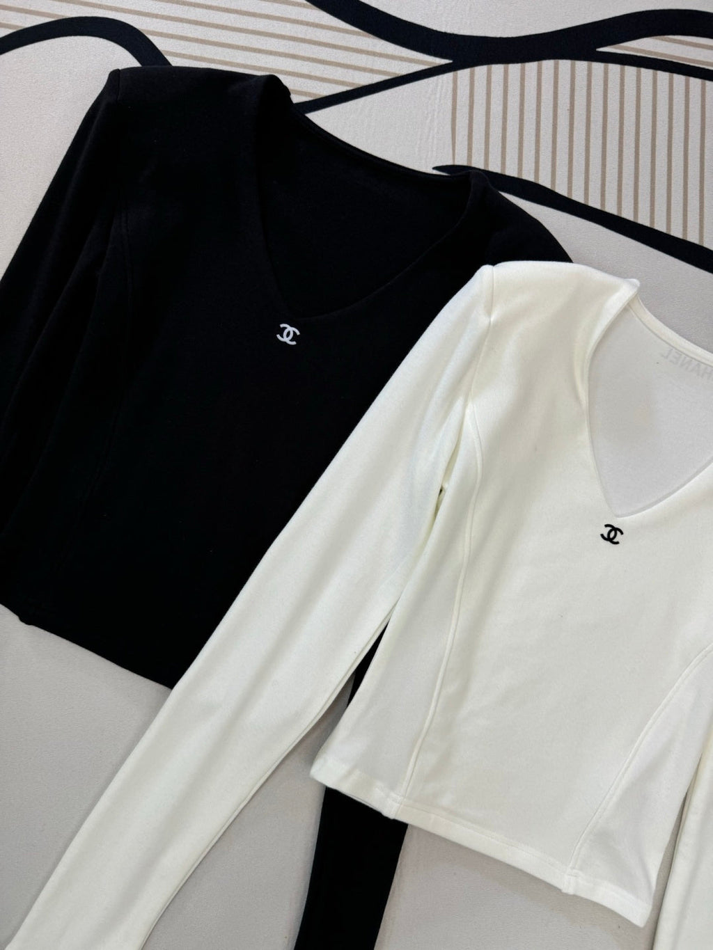 CHANEL 25S V-NECK T-SHIRT 608