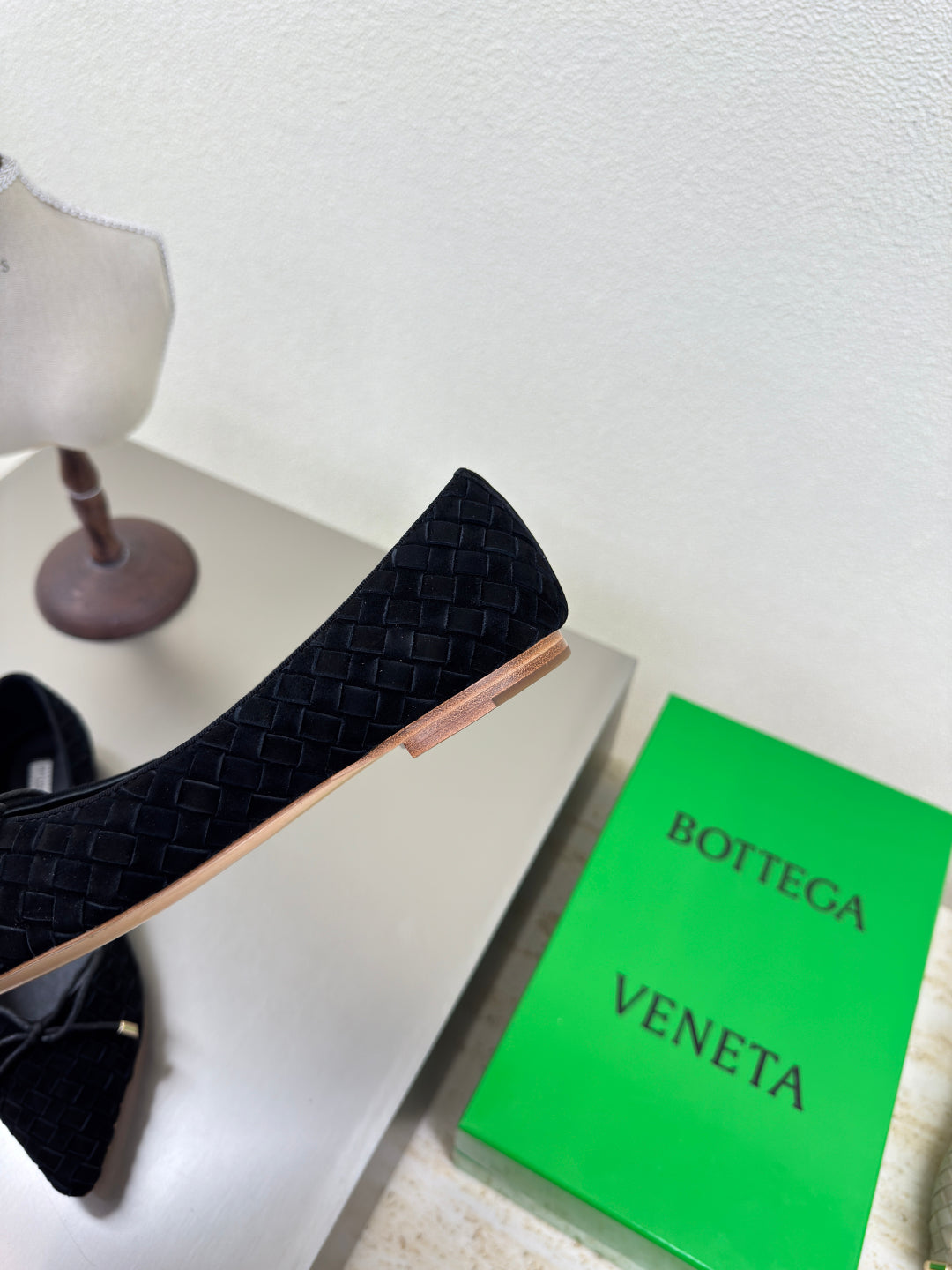 BOTTEGA VENETA BALLET FLAT IN BLACK INTRECCIATO SUEDE WITH BOW