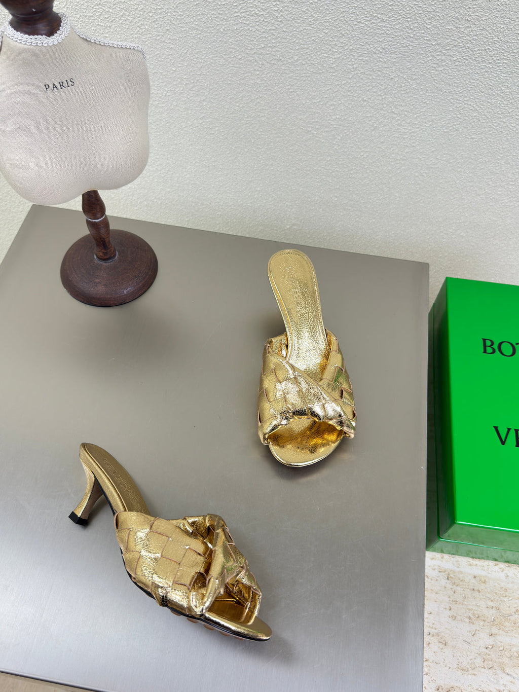 BOTTEGA VENETA BLINK HIGH 5 CM MULE IN GOLD INTRECCIATO LEATHER