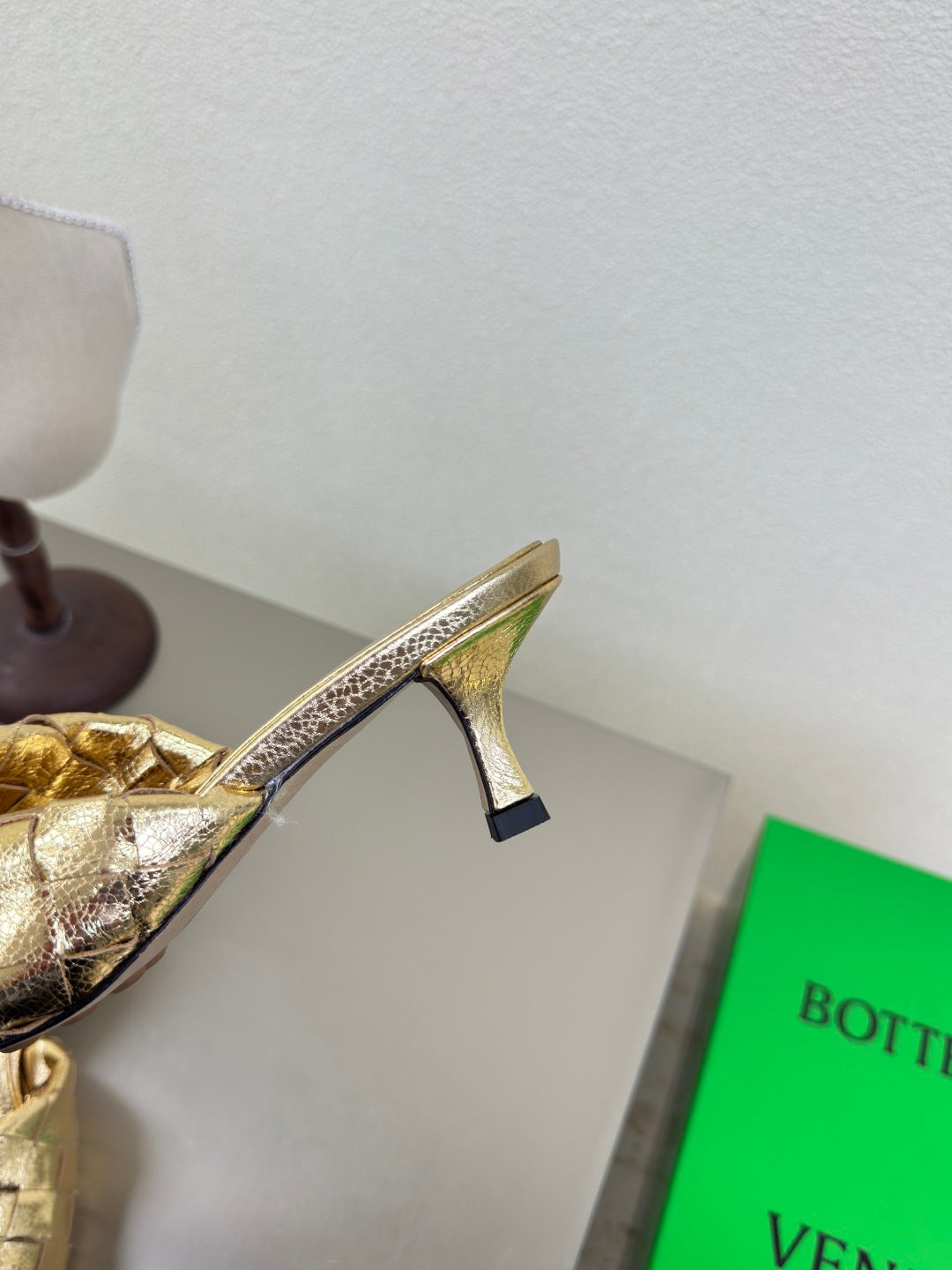 BOTTEGA VENETA BLINK HIGH 5 CM MULE IN GOLD INTRECCIATO LEATHER
