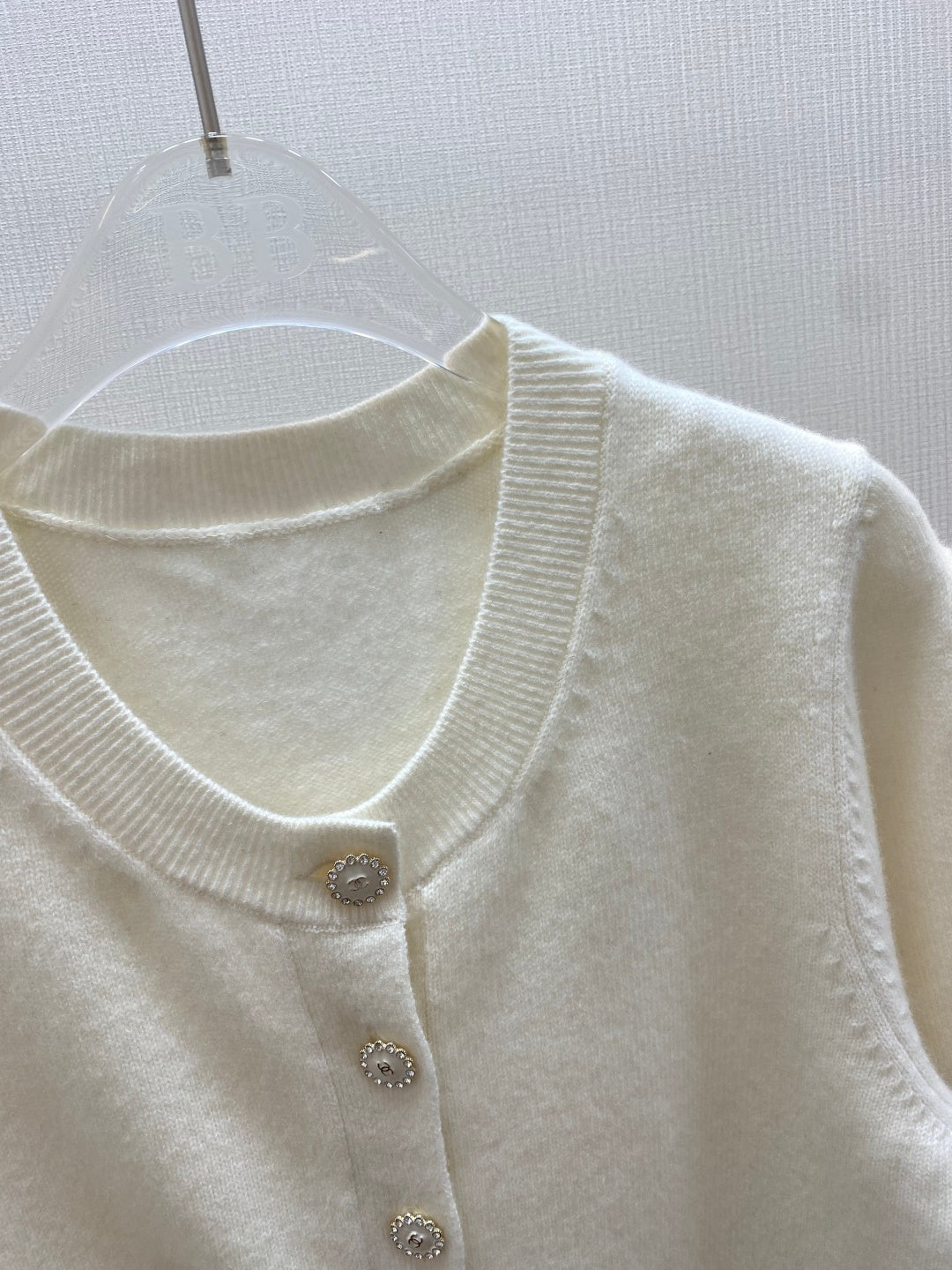 CHANEL 25S SHORT-SLEEVE ROUND-NECK KNIT CARDIGAN 317