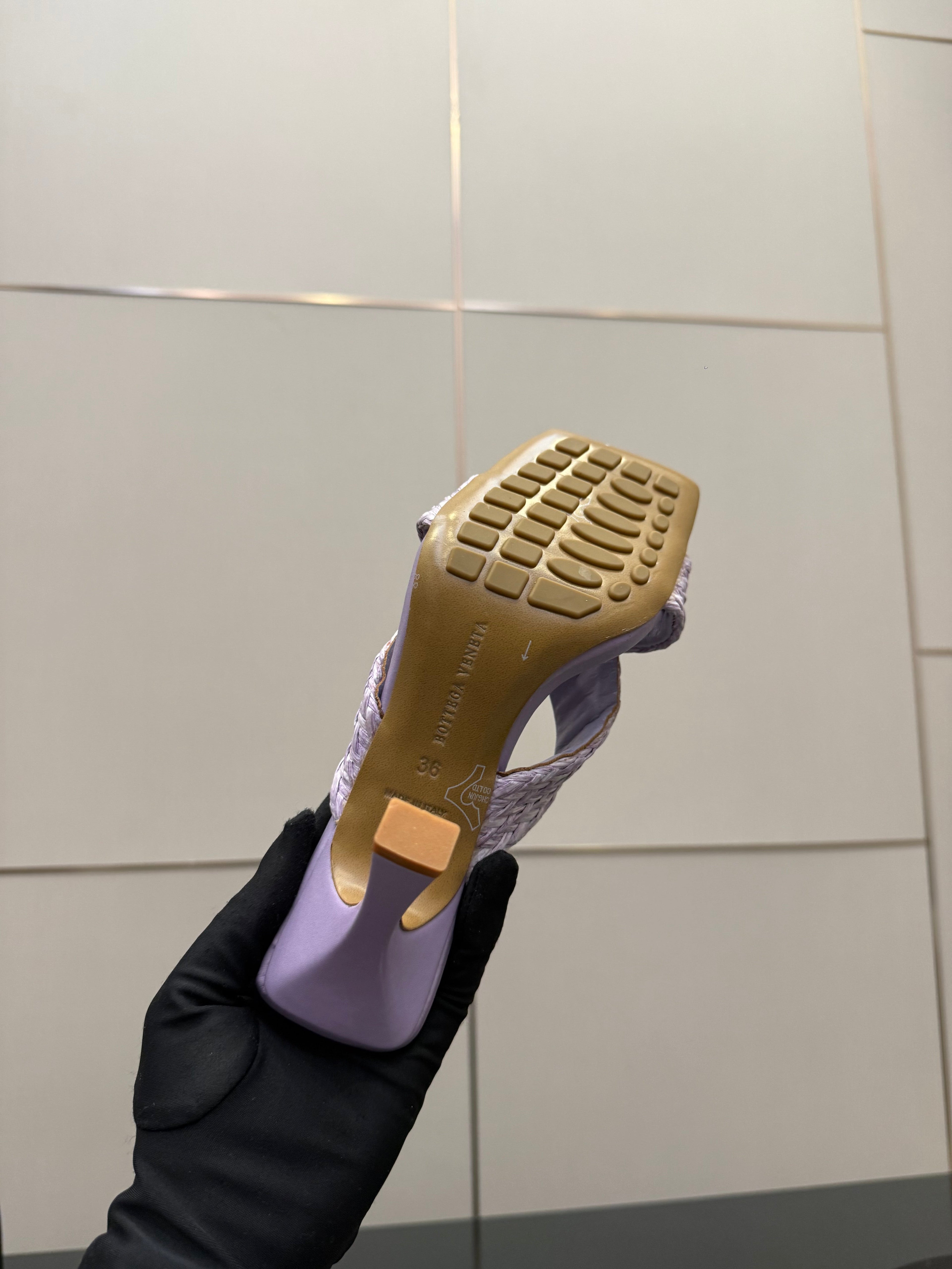 BOTTEGA VENETA 26S HEELED SANDALS 95 MM IN LIGHT PURPLE CALFSKIN AND RAFFIA