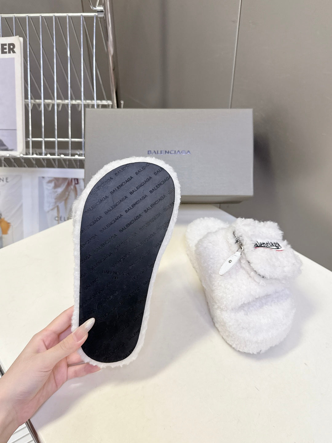 BALENCIAGA 25S SLIPPERS IN WHITE FAUX SHEARLING