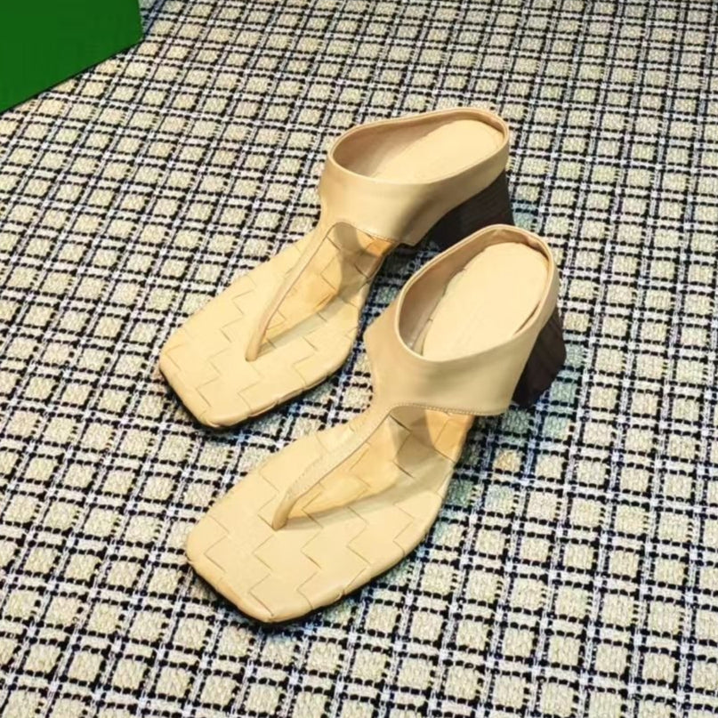 BOTTEGA VENETA MARELLA THONG IN PALE YELLOW CALFSKIN WITH SIGNATURE INTRECCIATO INSOLE