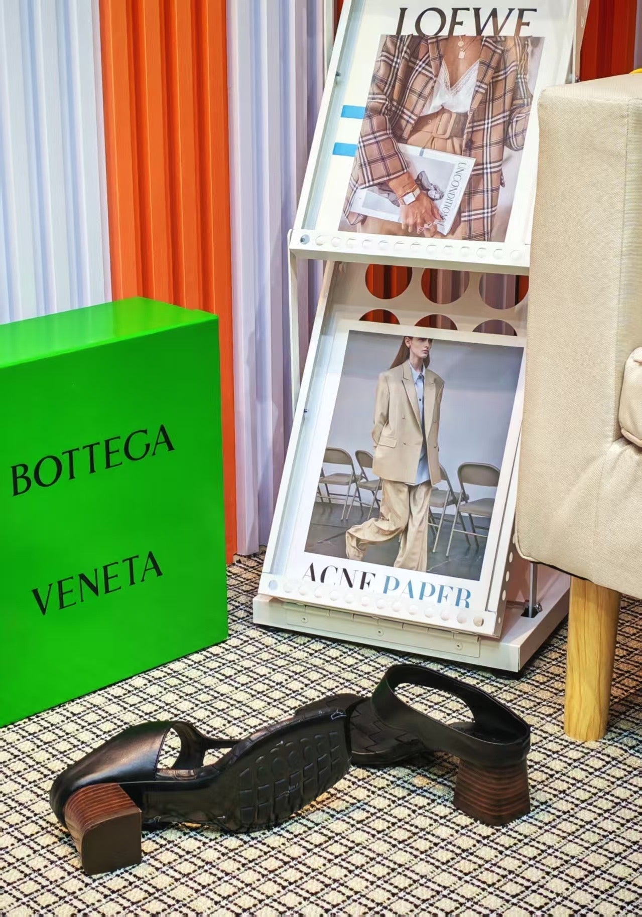 BOTTEGA VENETA MARELLA THONG IN BLACK CALFSKIN WITH SIGNATURE INTRECCIATO INSOLE