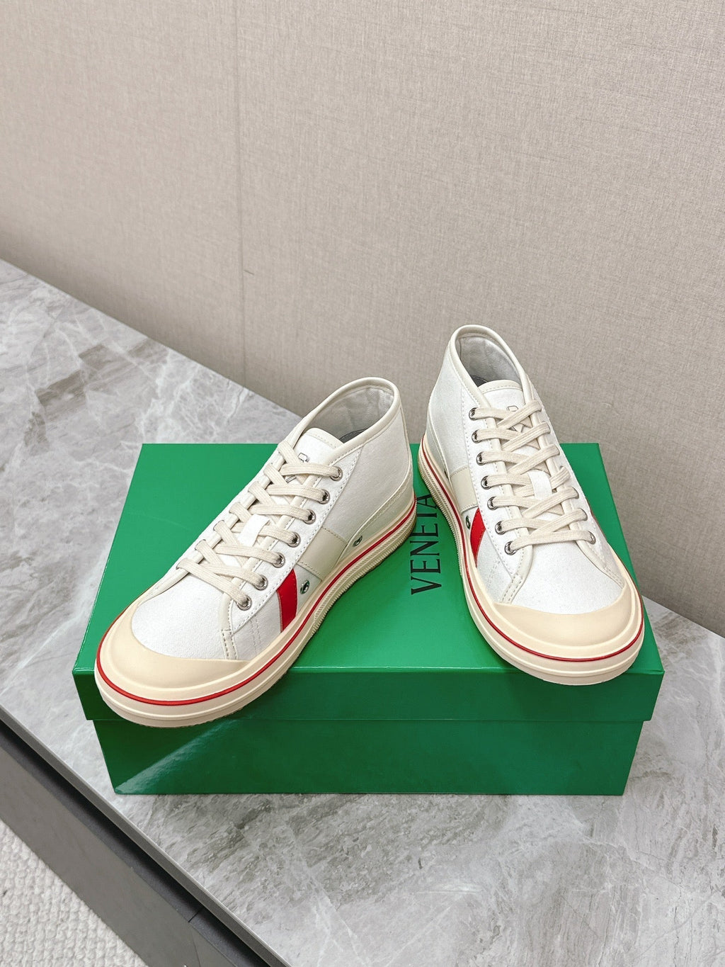 BOTTEGA VENETA ELIOT SNEAKER IN WHITE MIX CHERRY RED CANVAS AND CALFSKIN