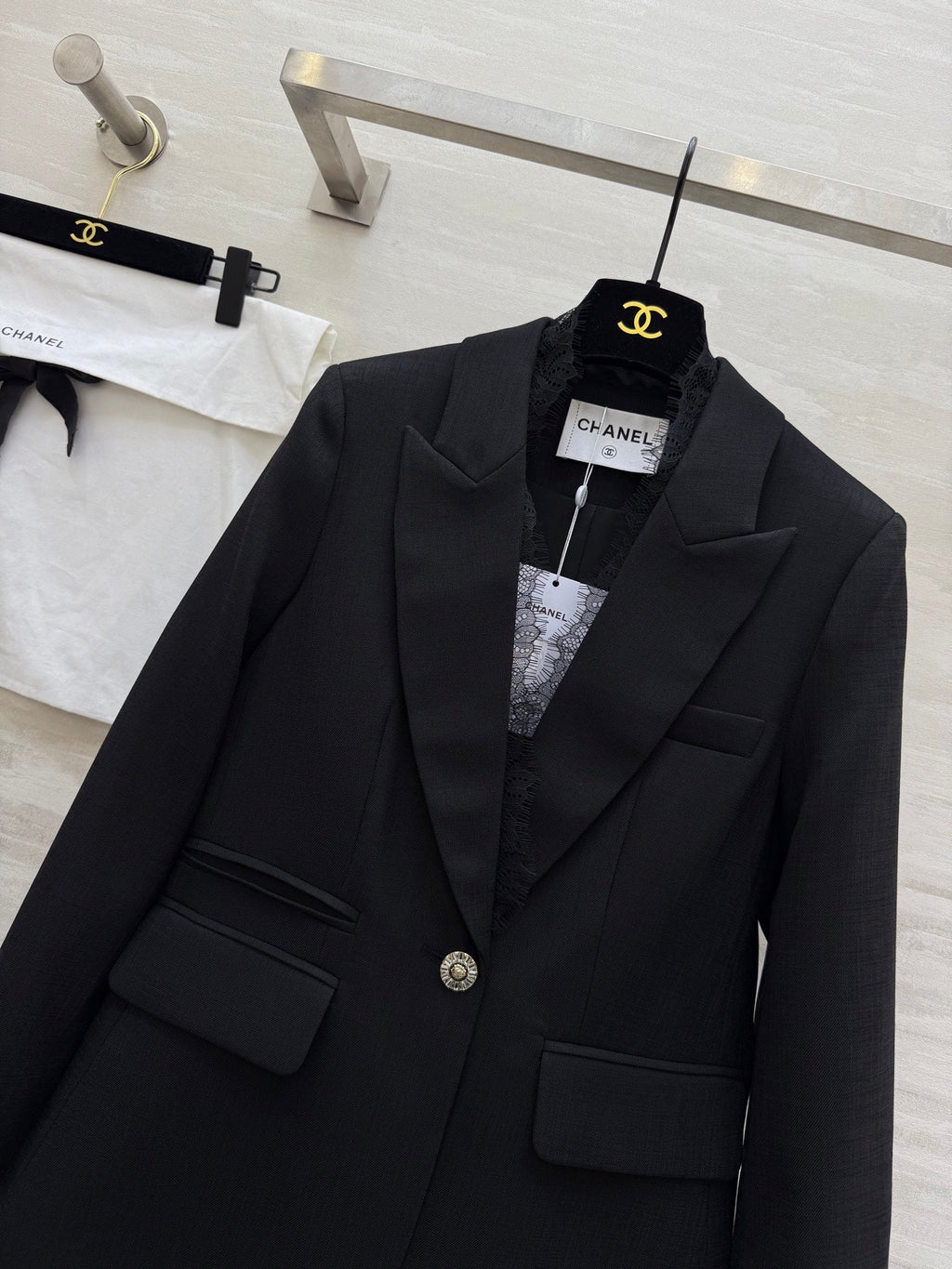 CHANEL 26S LACE-TRIMMED BLAZER 809
