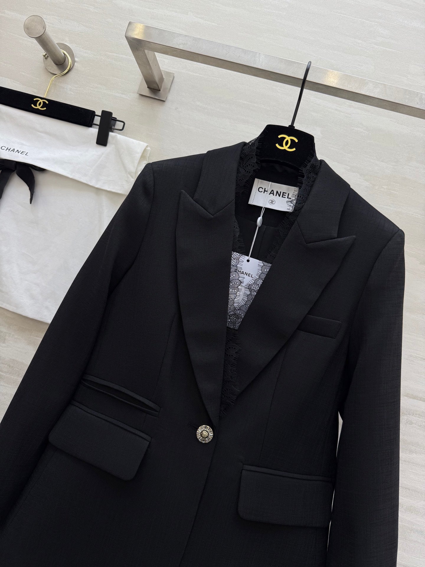 CHANEL 26S LACE-TRIMMED BLAZER 809