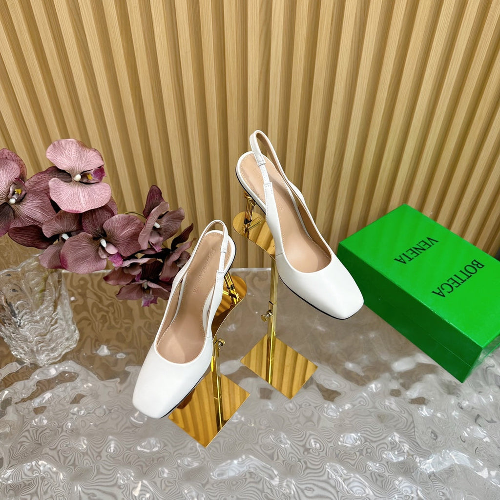 BOTTEGA VENETA KNOT PUMP 9 CM IN WHITE CALFSKIN WITH GOLD FINISHED METAL HEEL