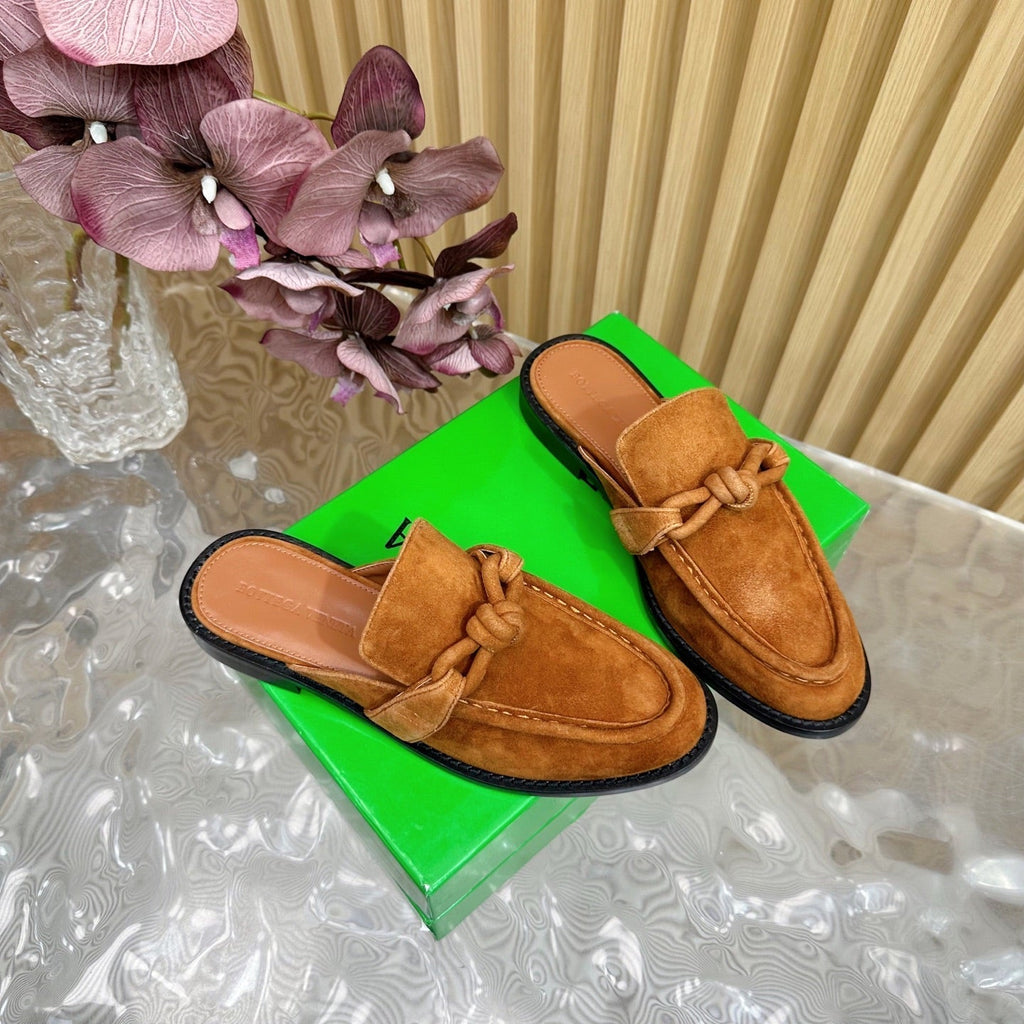 BOTTEGA VENETA OPEN-BACK LOAFER REALISED IN CINNAMON BROWN SUEDE