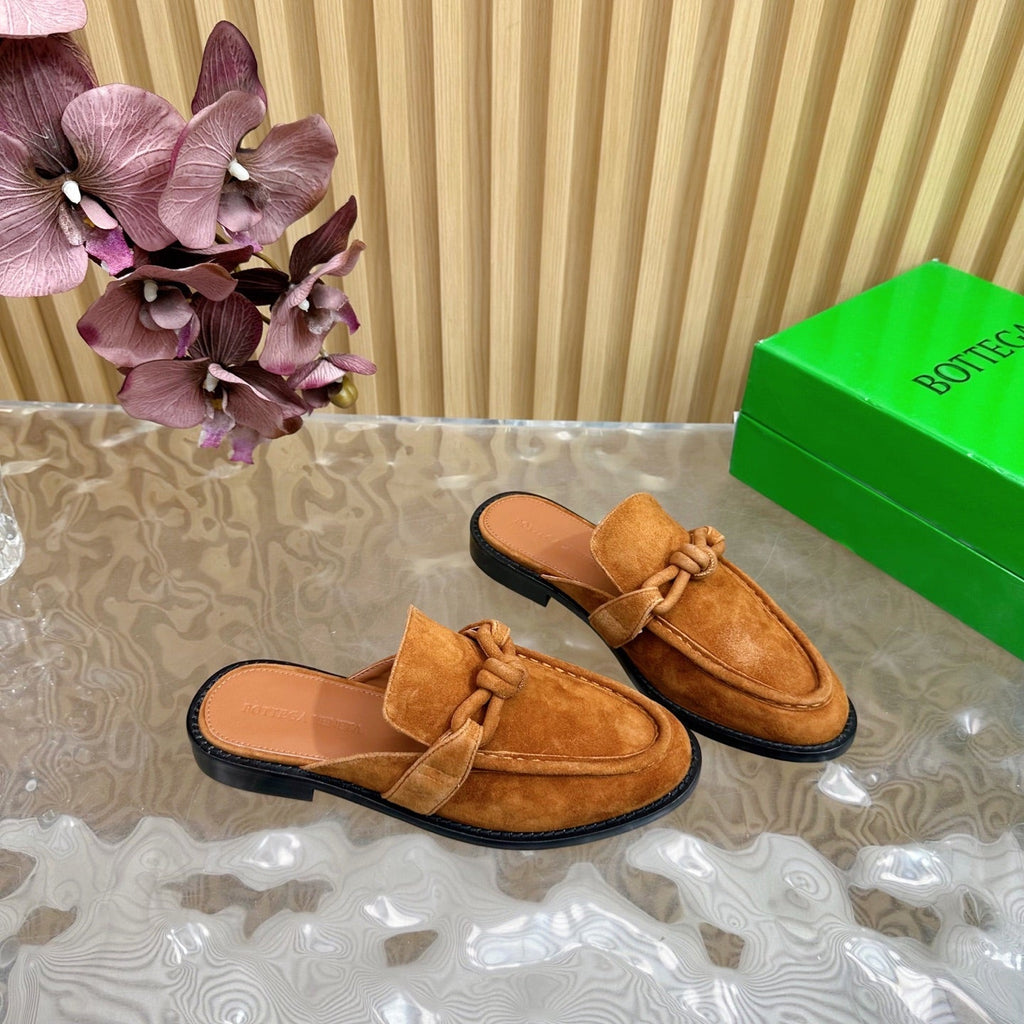 BOTTEGA VENETA OPEN-BACK LOAFER REALISED IN CINNAMON BROWN SUEDE