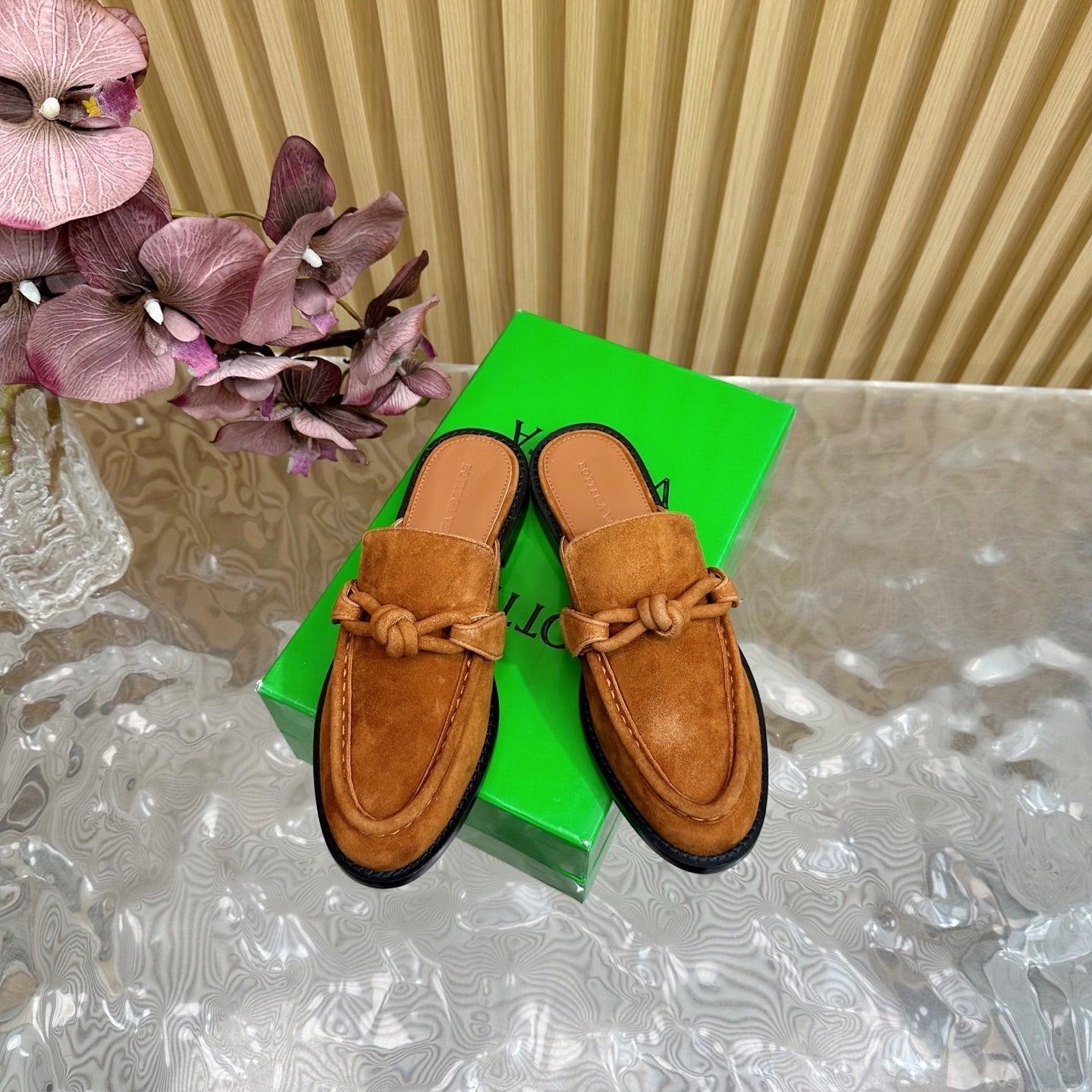 BOTTEGA VENETA OPEN-BACK LOAFER REALISED IN CINNAMON BROWN SUEDE