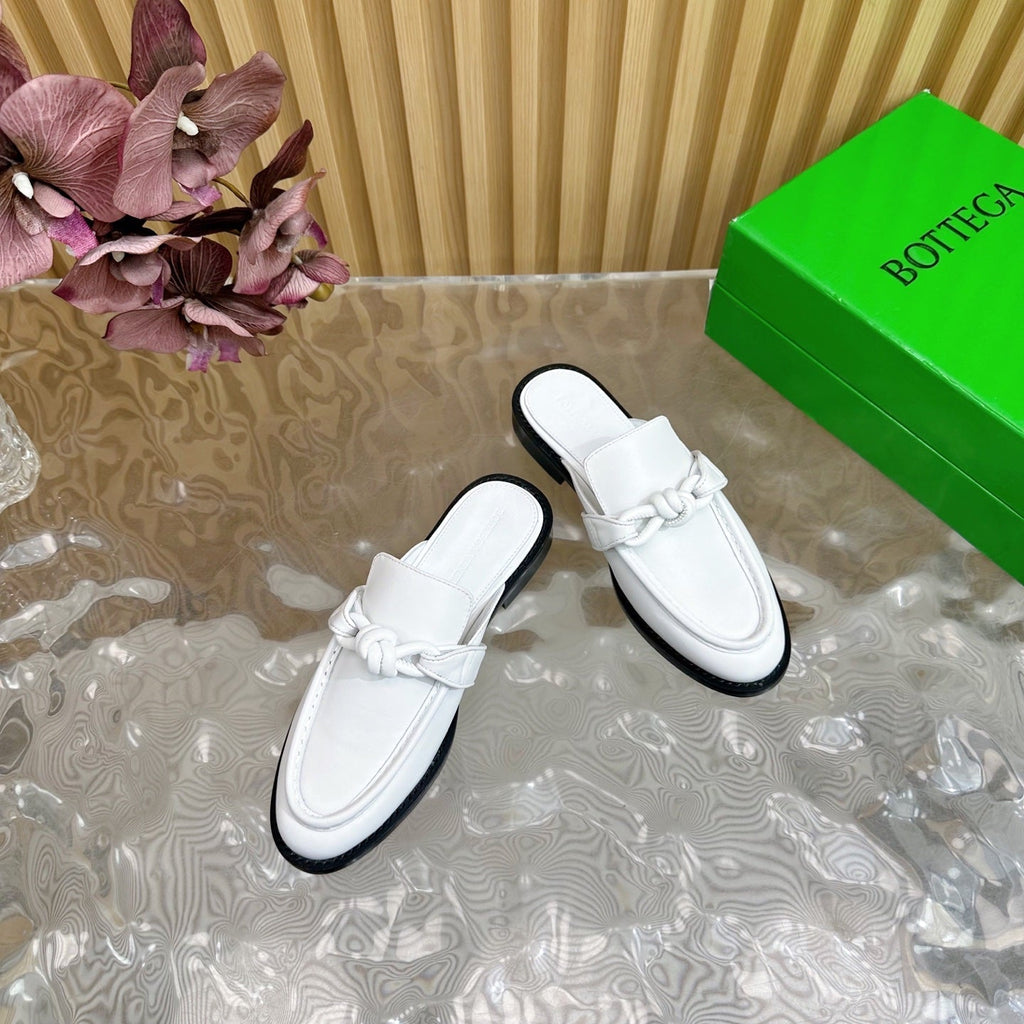BOTTEGA VENETA OPEN-BACK LOAFER REALISED IN WHITE SOLF CALFSKIN