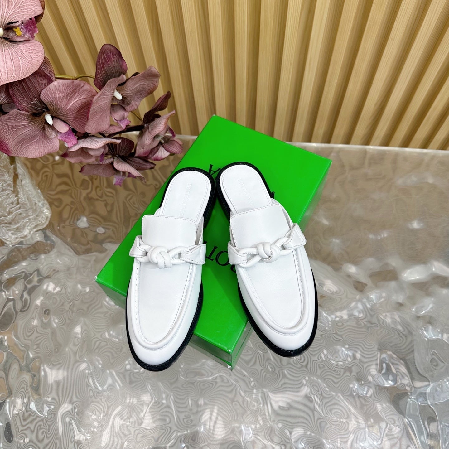 BOTTEGA VENETA OPEN-BACK LOAFER REALISED IN WHITE SOLF CALFSKIN