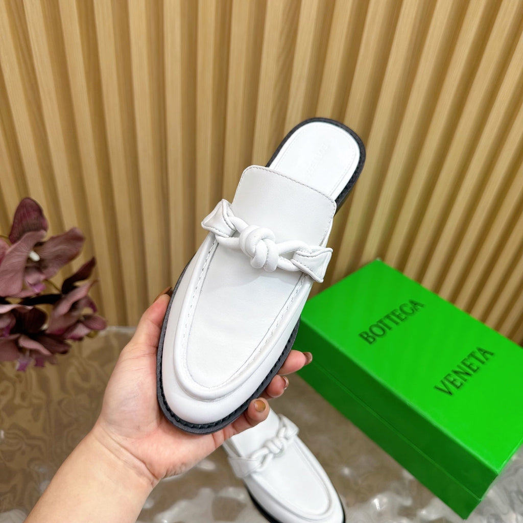 BOTTEGA VENETA OPEN-BACK LOAFER REALISED IN WHITE SOLF CALFSKIN