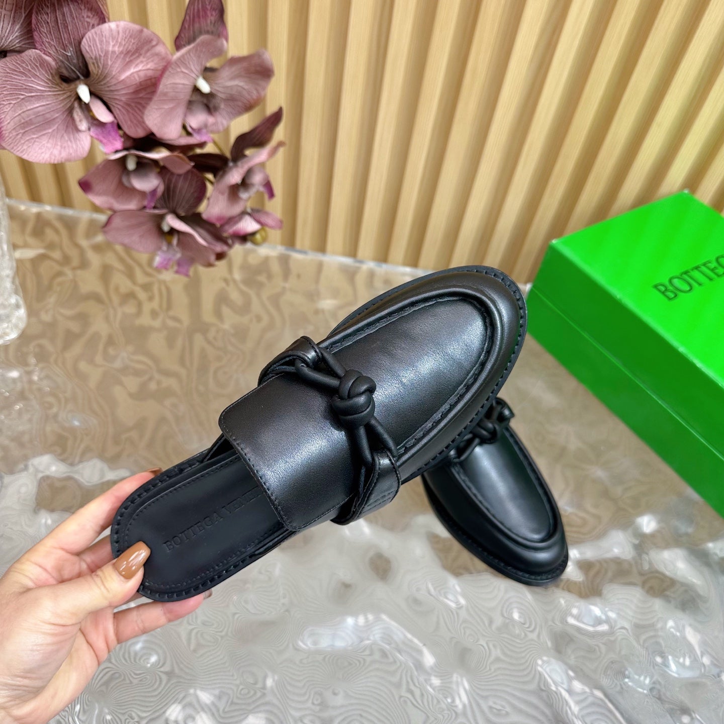 BOTTEGA VENETA OPEN-BACK LOAFER REALISED IN BLACK SOFT CALFSKIN