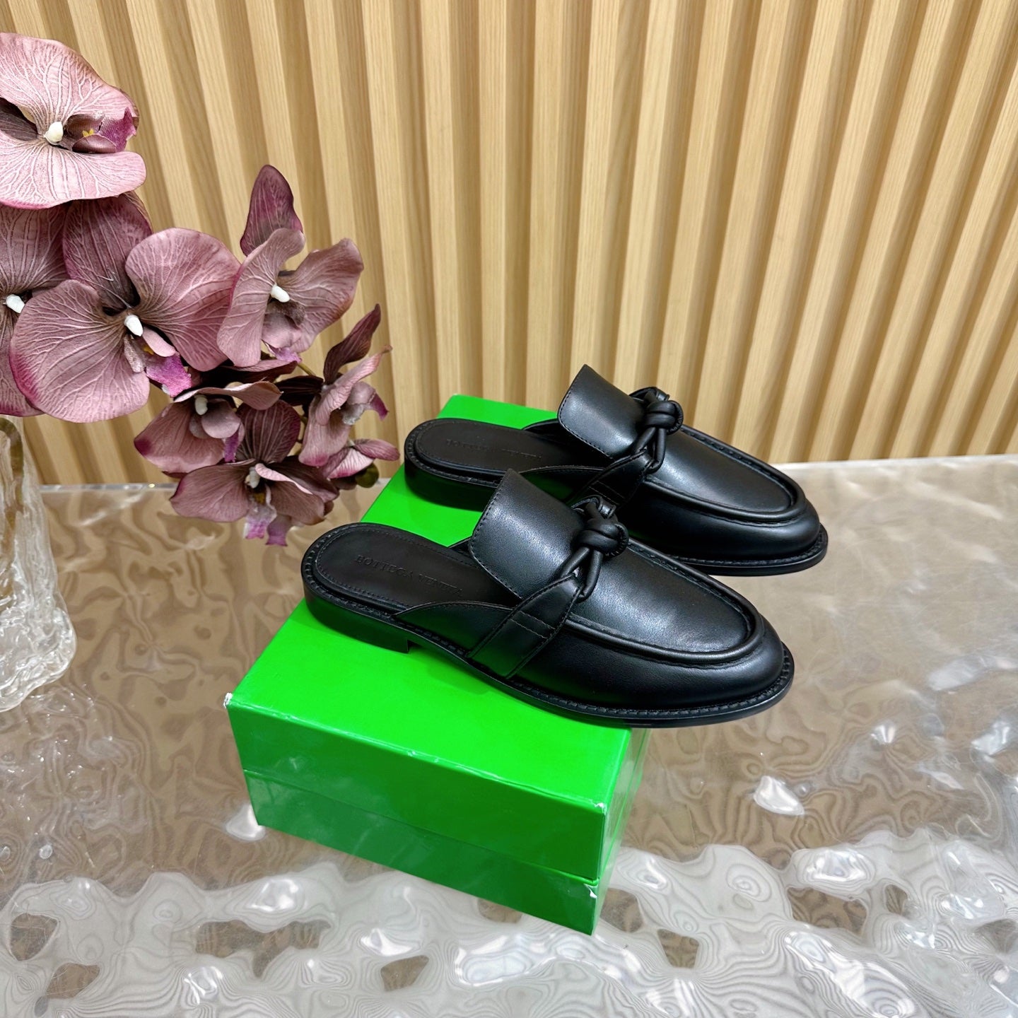 BOTTEGA VENETA OPEN-BACK LOAFER REALISED IN BLACK SOFT CALFSKIN