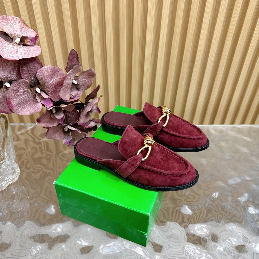 BOTTEGA VENETA OPEN-BACK LOAFER REALISED IN GARNET RED SUEDE WITH SIGNATURE METALLIC KNOT DETAIL