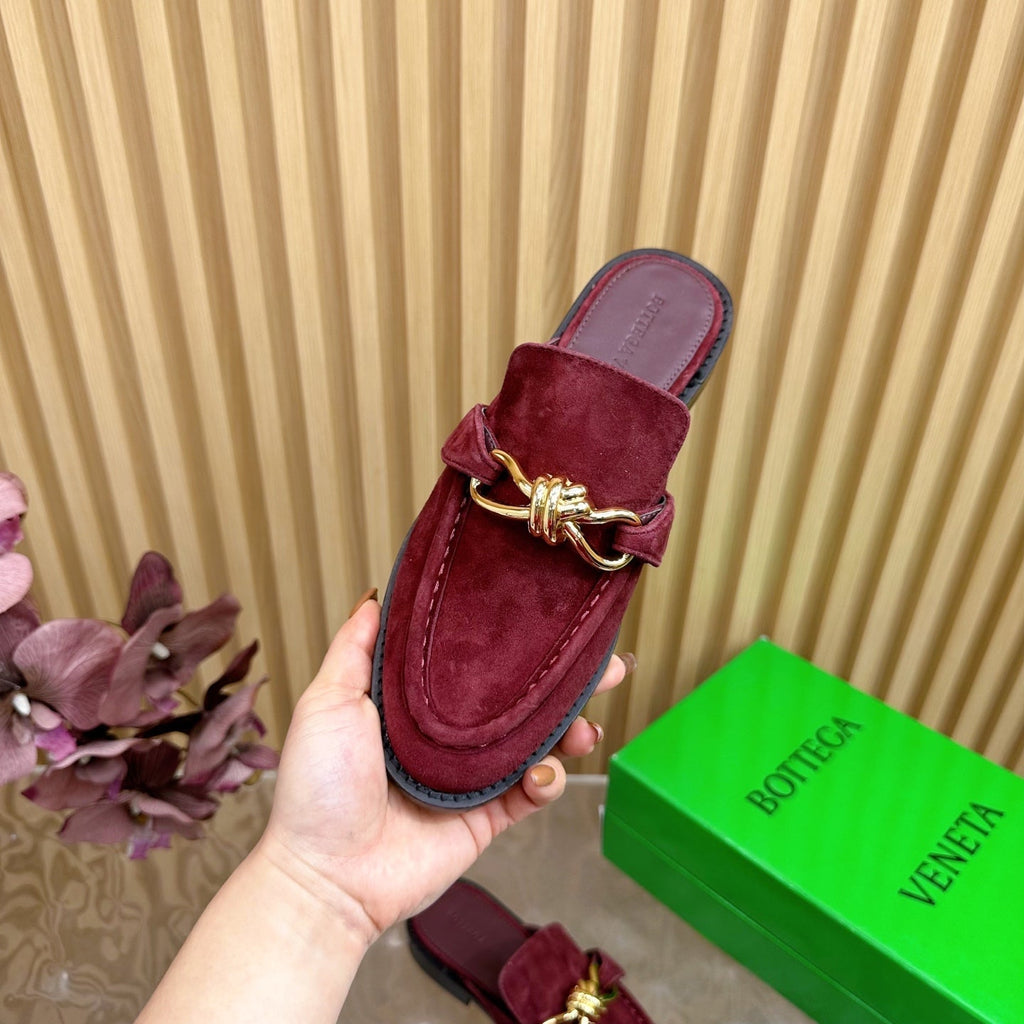 BOTTEGA VENETA OPEN-BACK LOAFER REALISED IN GARNET RED SUEDE WITH SIGNATURE METALLIC KNOT DETAIL