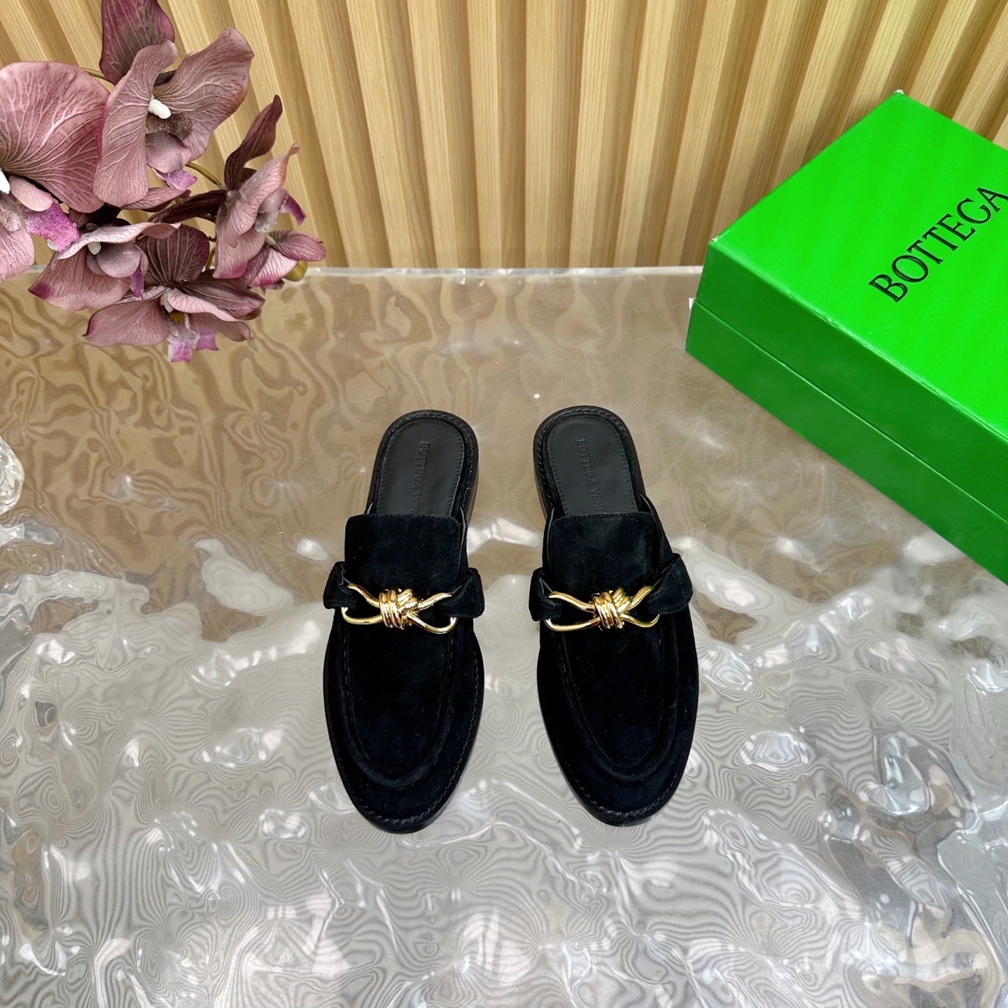 BOTTEGA VENETA OPEN-BACK LOAFER REALISED IN BLACK SUEDE WITH SIGNATURE METALLIC KNOT DETAIL