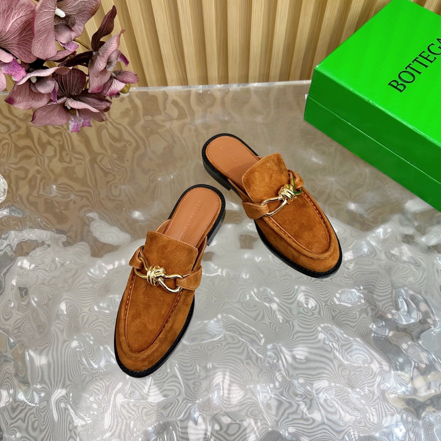 BOTTEGA VENETA OPEN-BACK LOAFER REALISED IN CINNAMON BROWN SUEDE WITH SIGNATURE METALLIC KNOT DETAIL