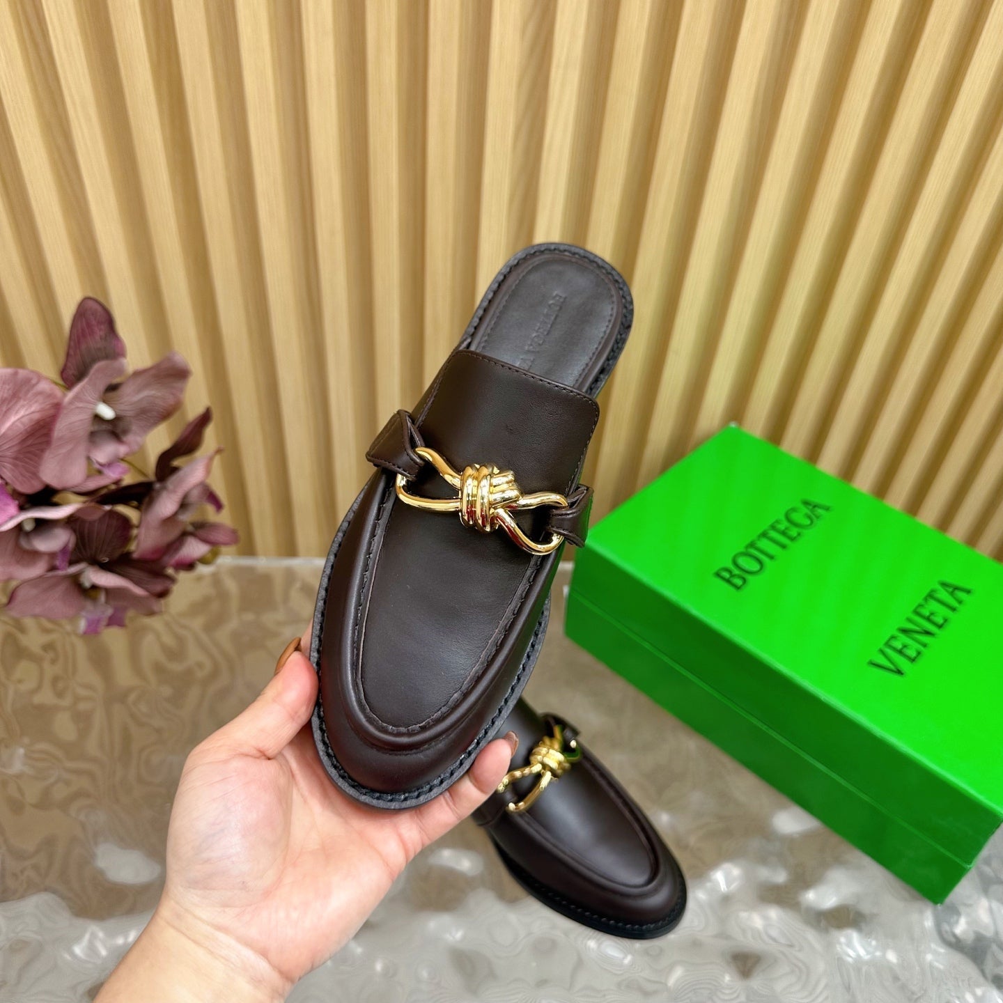 BOTTEGA VENETA OPEN-BACK LOAFER REALISED IN CHESTNUT BROWN SOFT CALFSKIN WITH SIGNATURE METALLIC KNOT DETAIL