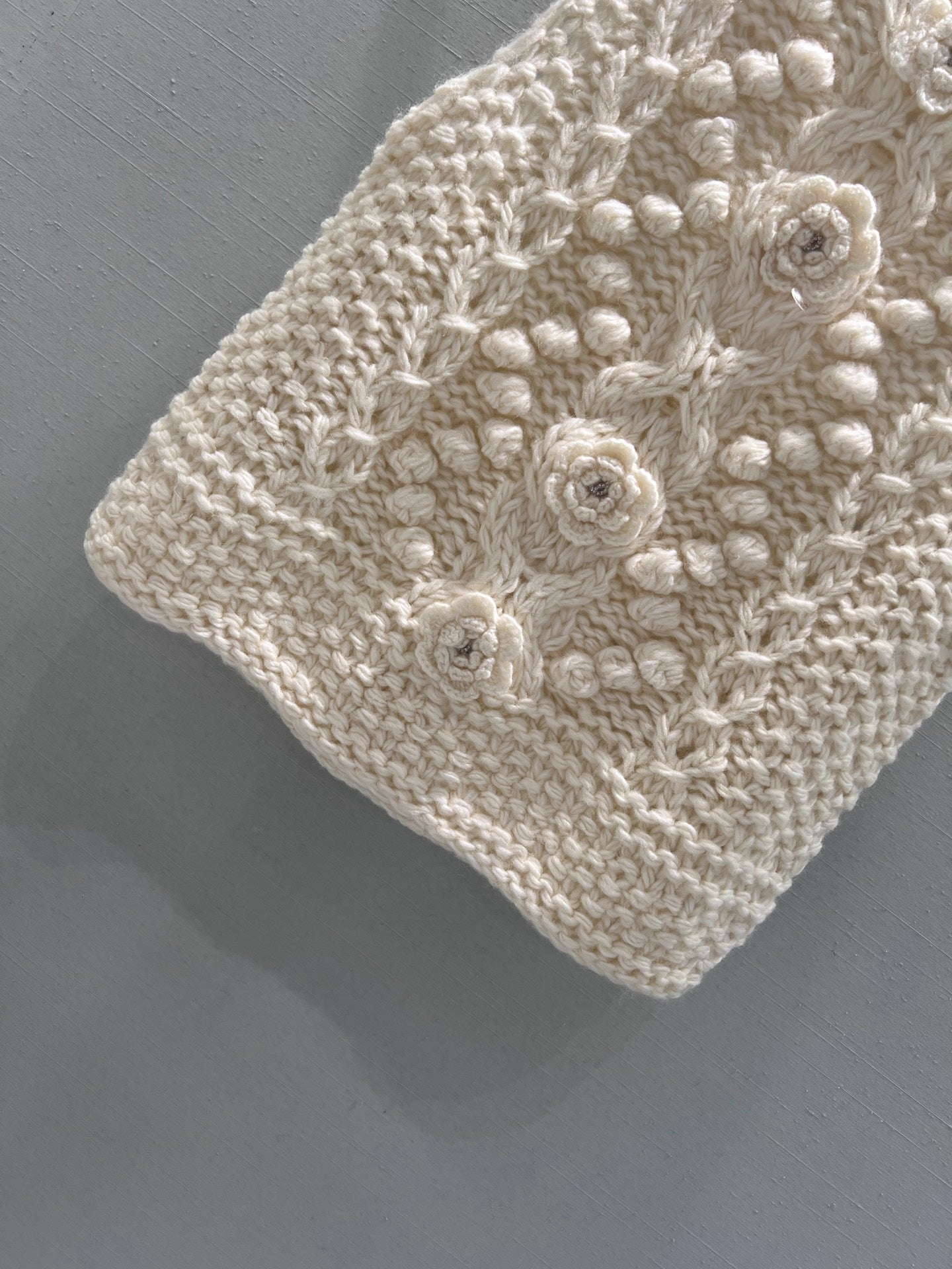 CHANEL 25S FLORAL KNITTED VEST 300