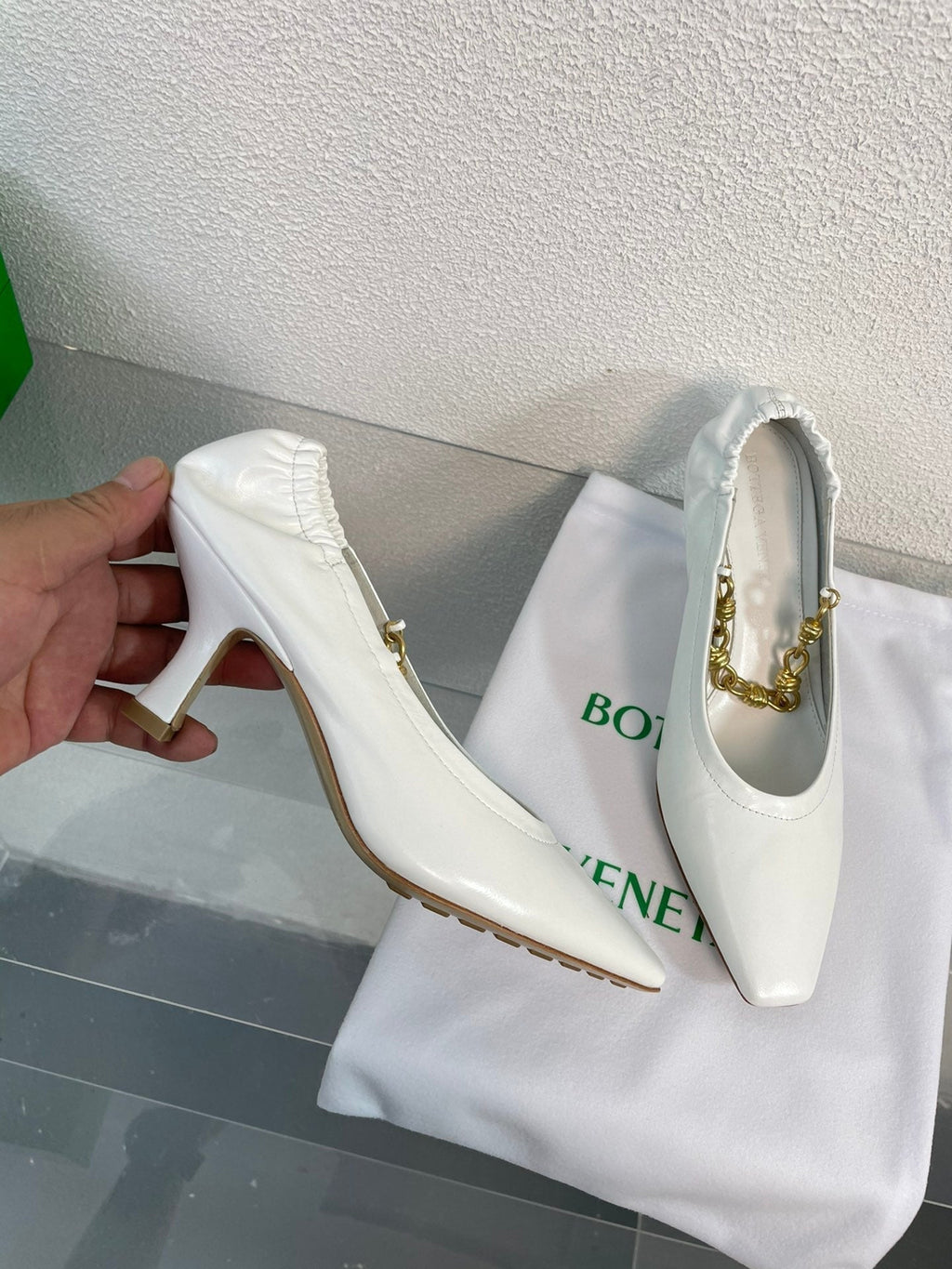 BOTTEGA VENETA SHARP CHAIN PUMP 6 CM IN WHITE CALFSKIN