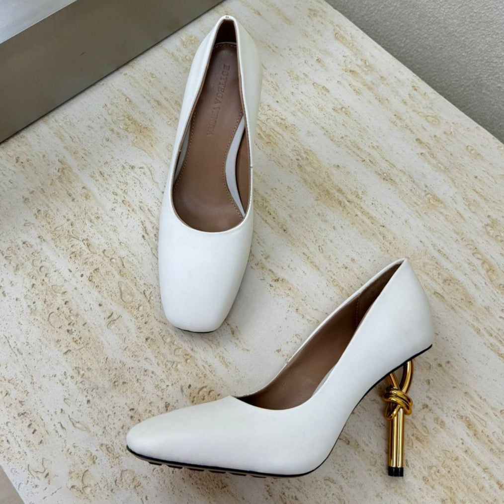 BOTTEGA VENETA KNOT HIGH PUMP IN WHITE AND GOLD METAL HEEL 9 CM