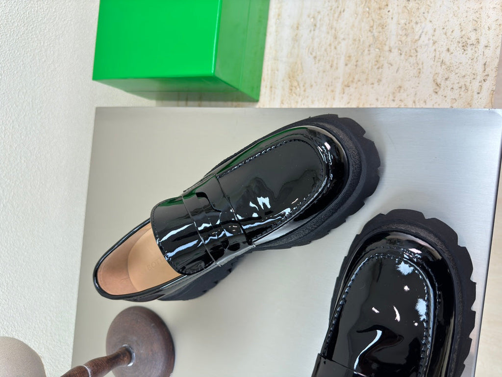 BOTTEGA VENETA HADDOCK MOCCASIN IN BLACK PATENT CALFSKIN