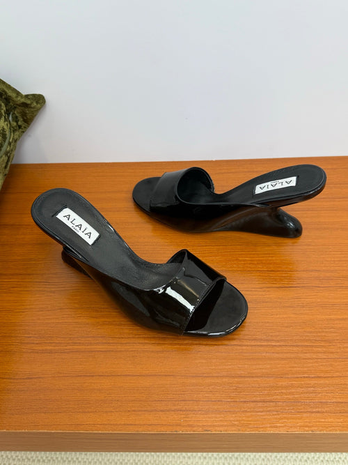 ALAIA WEDGE SANDALS 25S IN BLACK LAMBSKIN