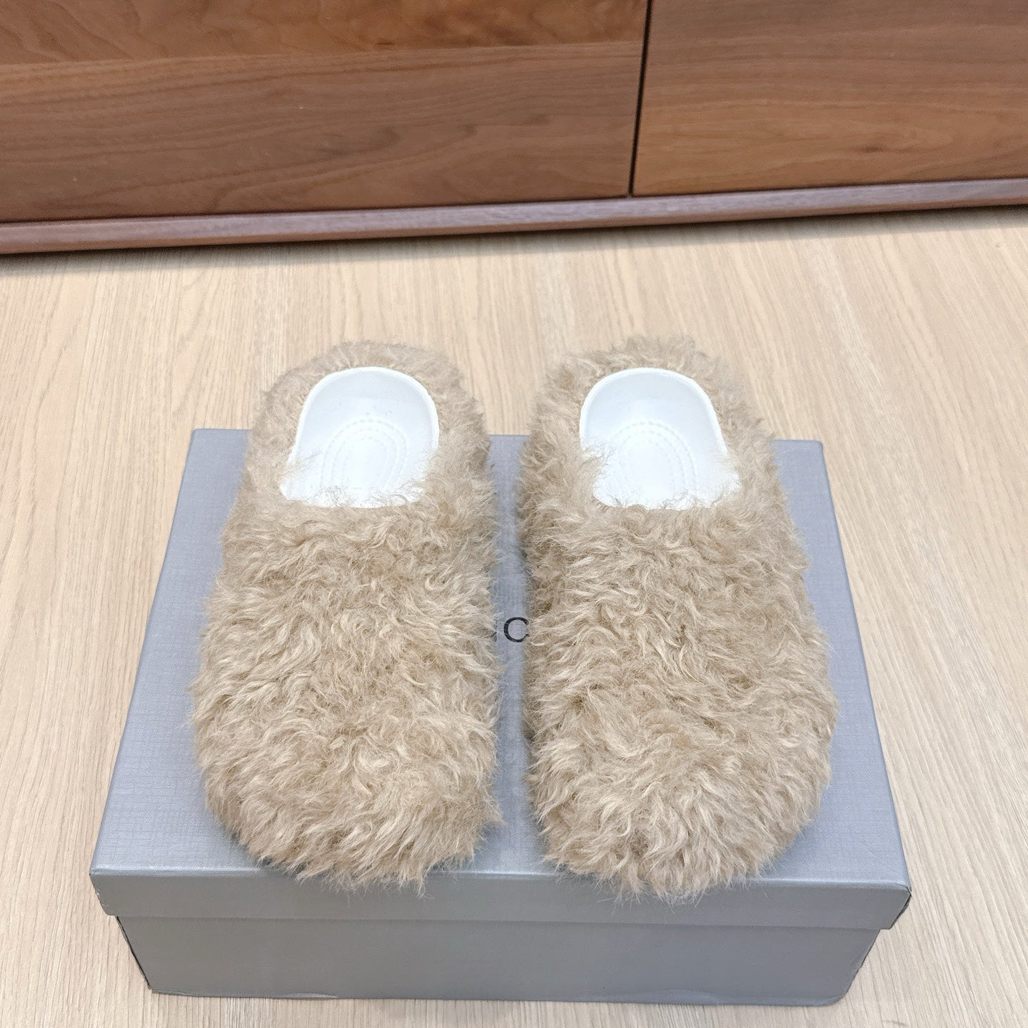 BALENCIAGA 25S MULES IN BEIGE FAUX FUR