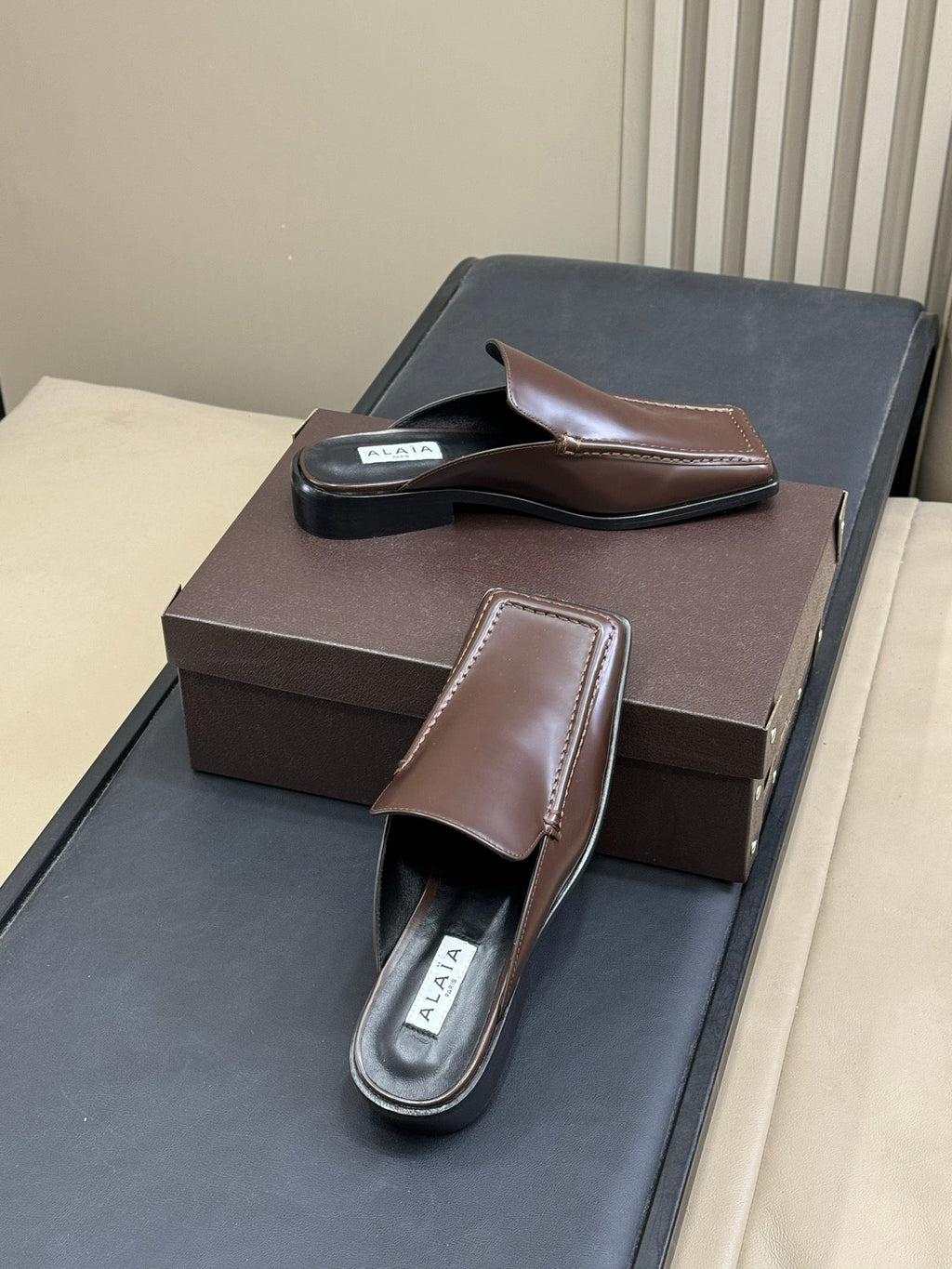 ALAIA 25S SQUARE LOAFER MULES IN BROWN GLOSSY CALFSKIN