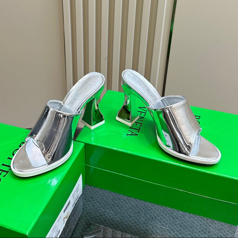 BOTTEGA VENETA HIGH MULE 95 MM IN SILVER CALFSKIN