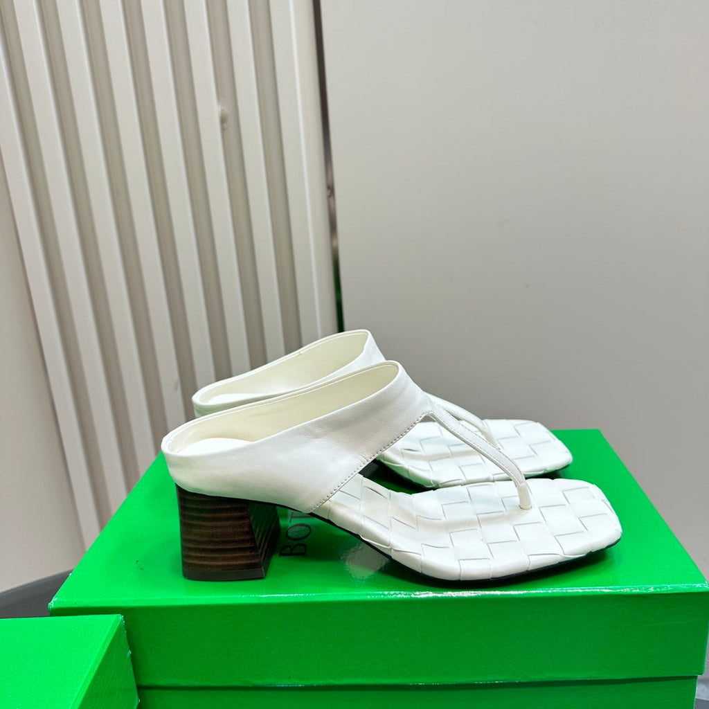 BOTTEGA VENETA MARELLA THONG IN WHITE CREAM LEATHER WITH SIGNATURE INTRECCIATO INSOLE 55 MM