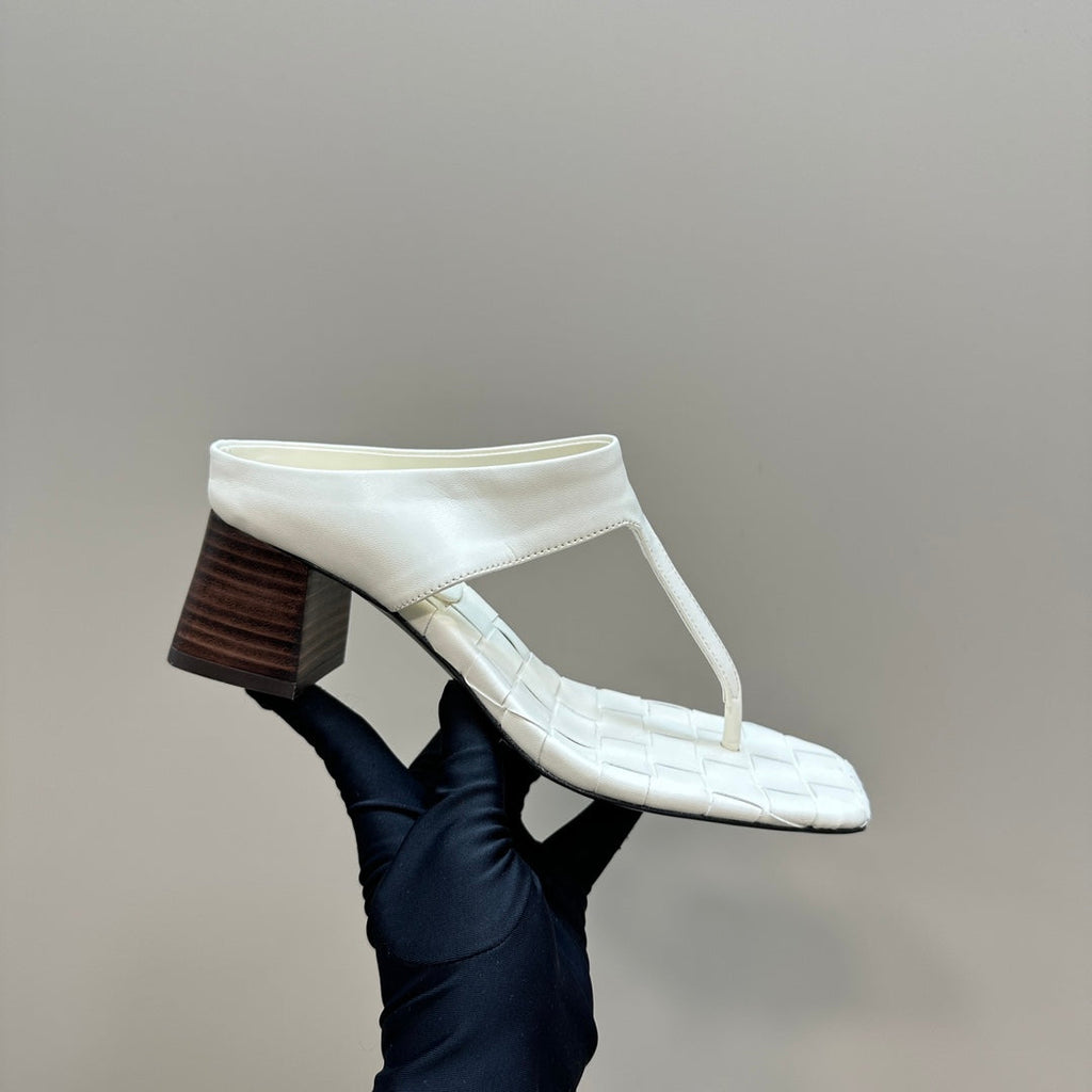 BOTTEGA VENETA MARELLA THONG IN WHITE CREAM LEATHER WITH SIGNATURE INTRECCIATO INSOLE 55 MM