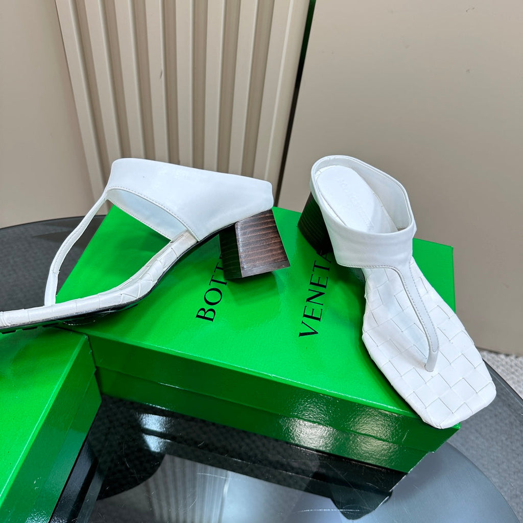 BOTTEGA VENETA MARELLA THONG IN WHITE LEATHER WITH SIGNATURE INTRECCIATO INSOLE 55 MM