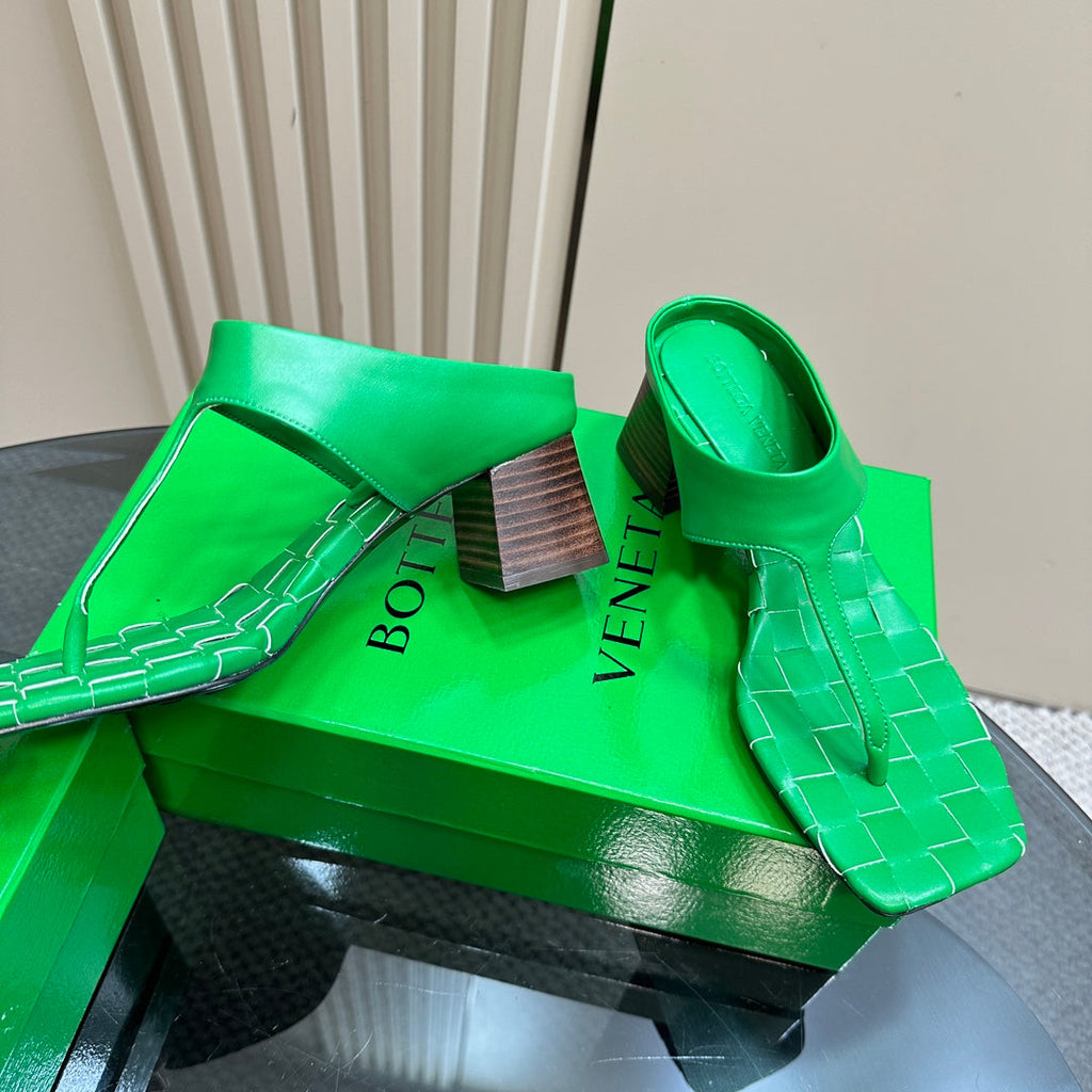 BOTTEGA VENETA MARELLA THONG IN SHAMROCK GREEN LEATHER WITH SIGNATURE INTRECCIATO INSOLE 55 MM