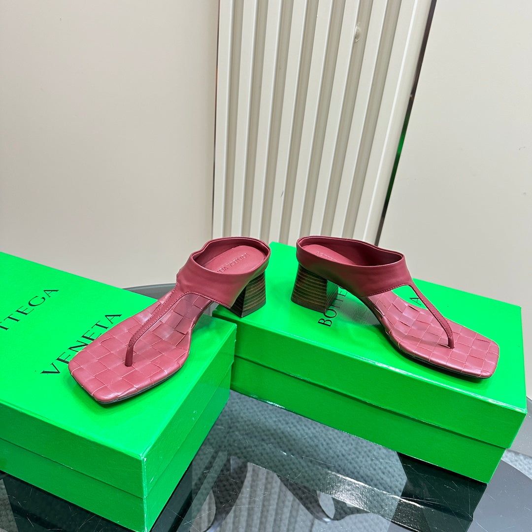 BOTTEGA VENETA MARELLA THONG IN CURRANT RED LEATHER WITH SIGNATURE INTRECCIATO INSOLE 55 MM