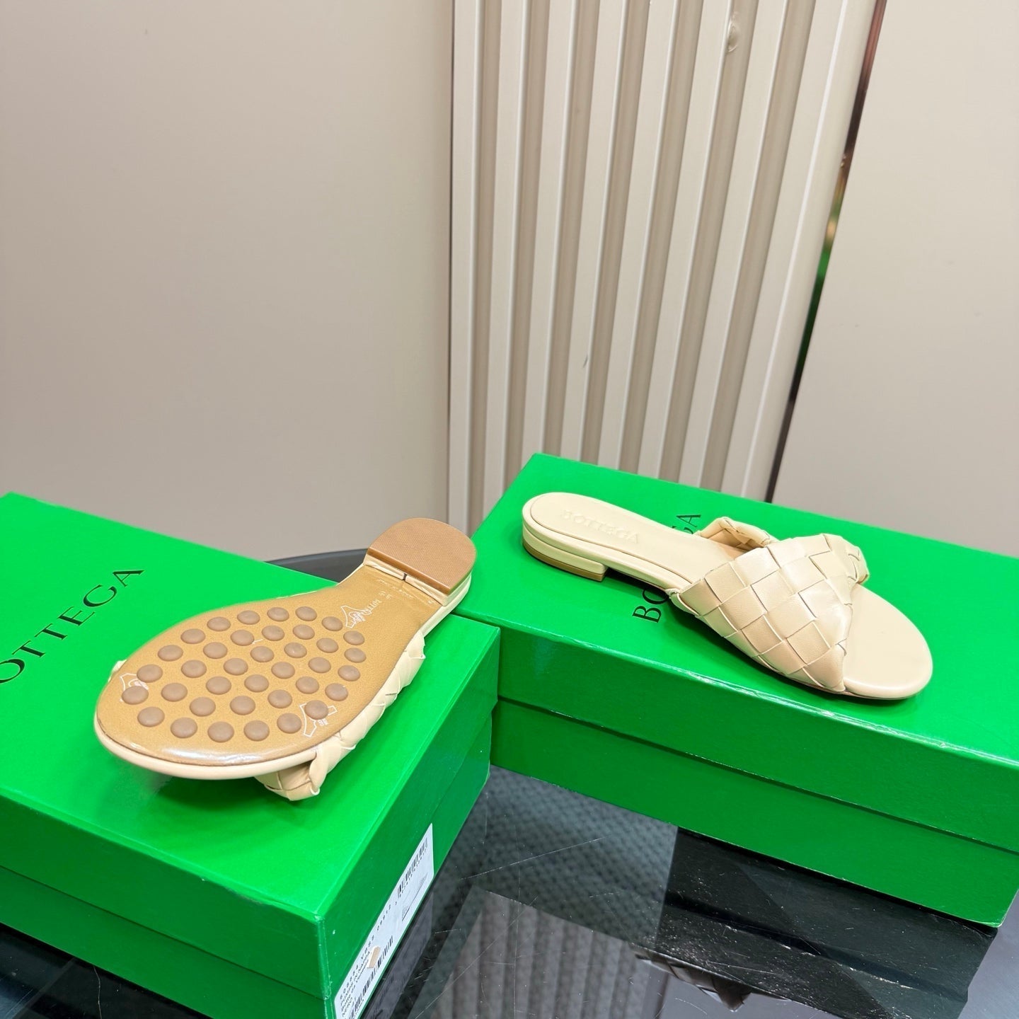 BOTTEGA VENETA BLINK FLAT MULE IN PALE YELLOW INTRECCIATO LEATHER