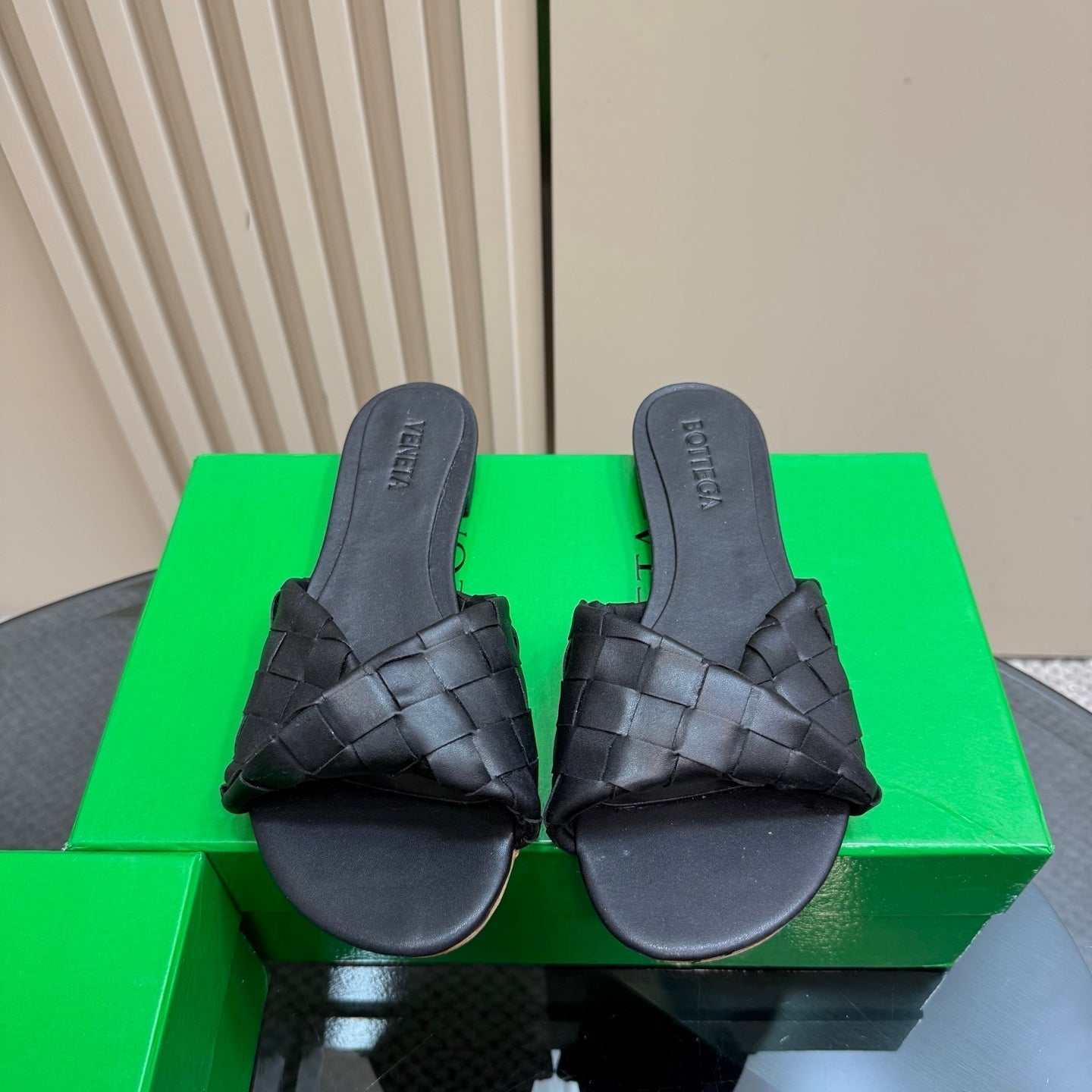BOTTEGA VENETA BLINK FLAT MULE IN BLACK INTRECCIATO LEATHER