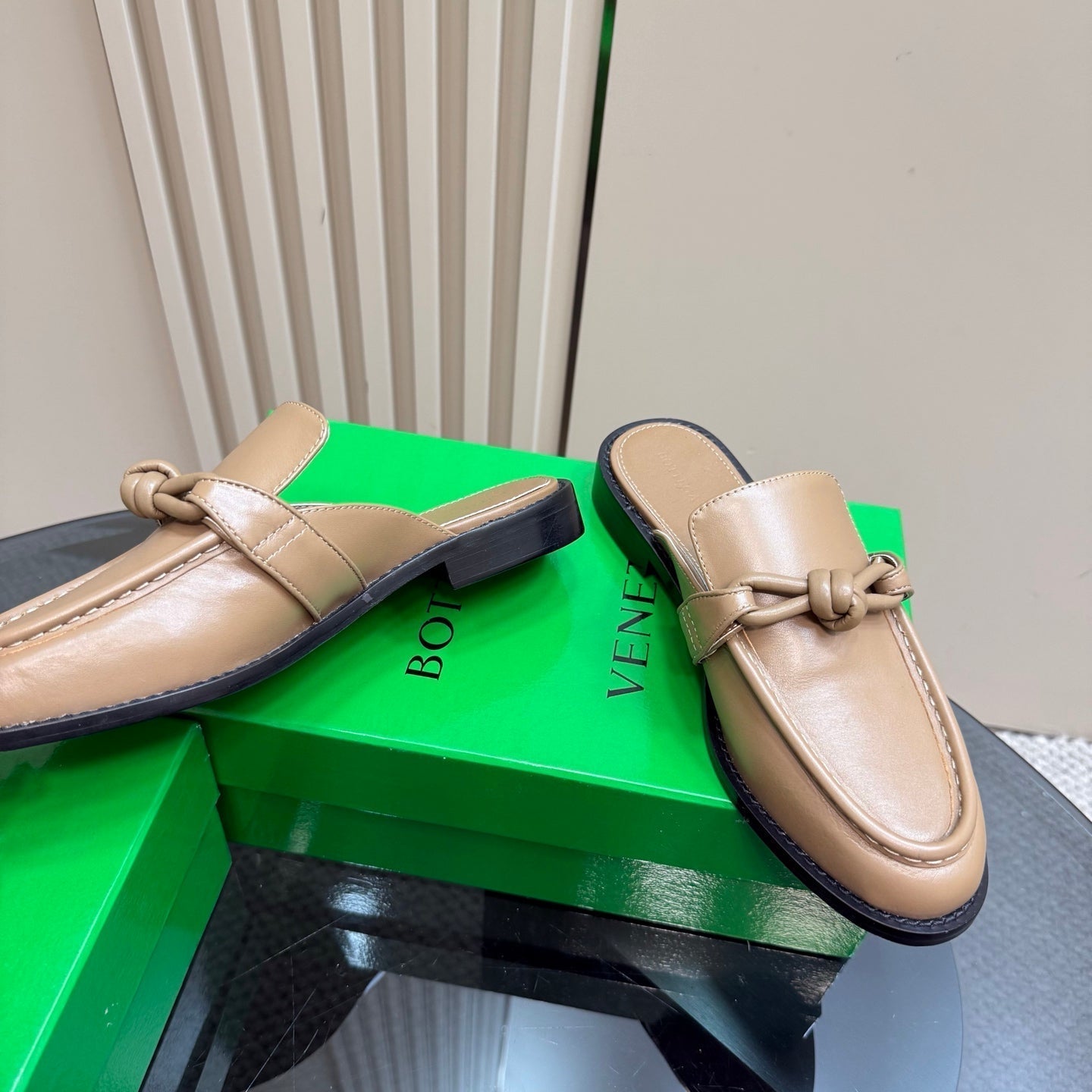 BOTTEGA VENETA ASTAIRE MULE IN LIGHT BROWN CALFSKIN