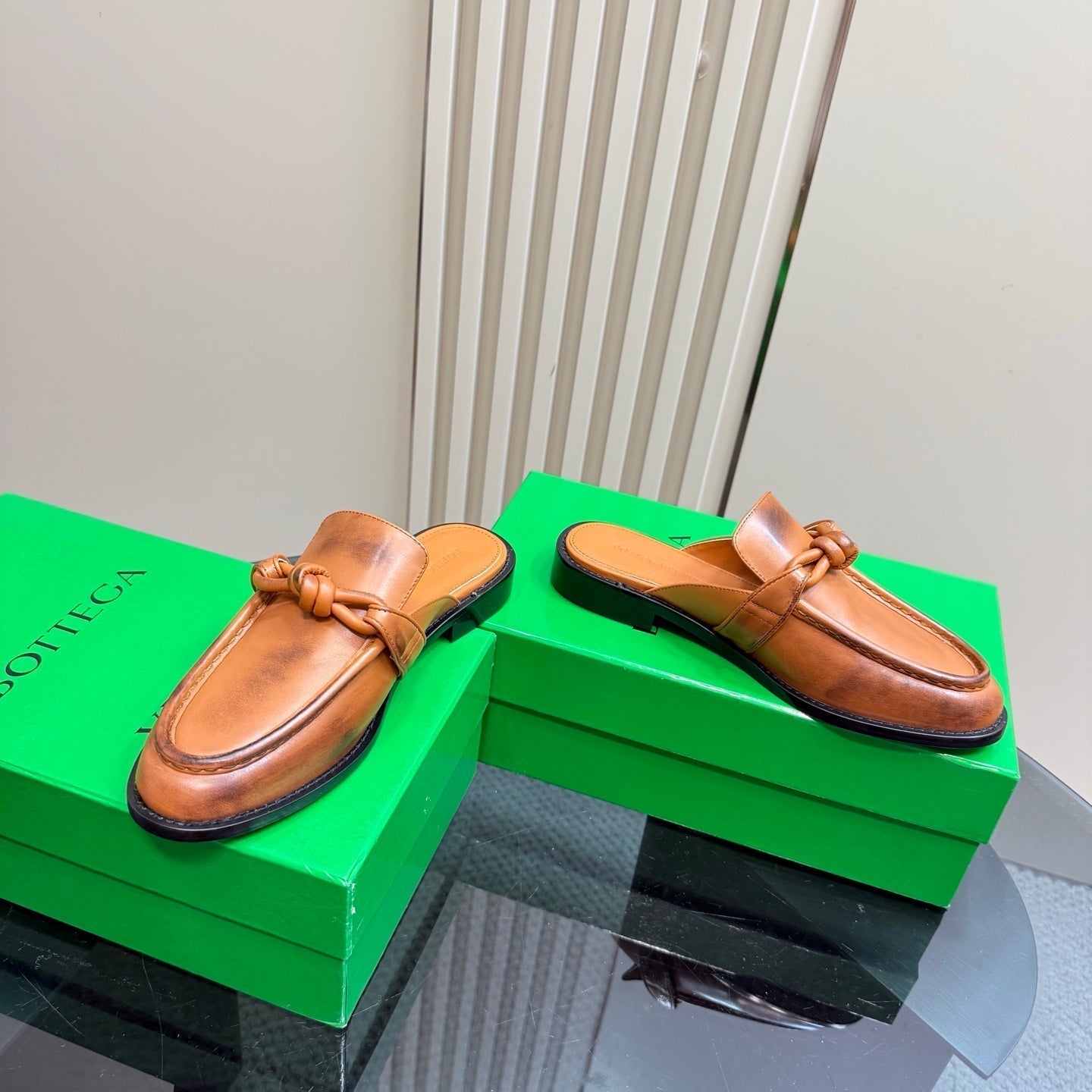 BOTTEGA VENETA ASTAIRE MULE IN CINNAMON BROWN CALFSKIN