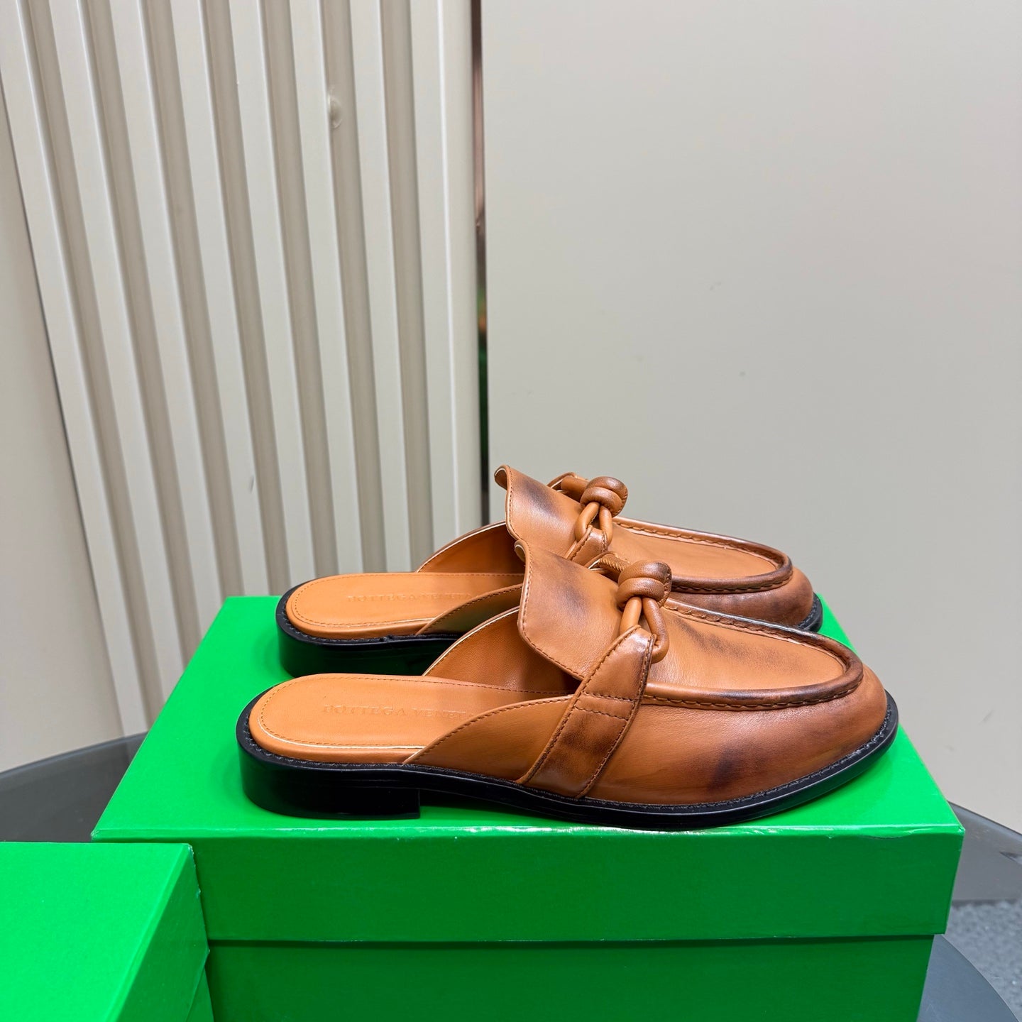 BOTTEGA VENETA ASTAIRE MULE IN CINNAMON BROWN CALFSKIN
