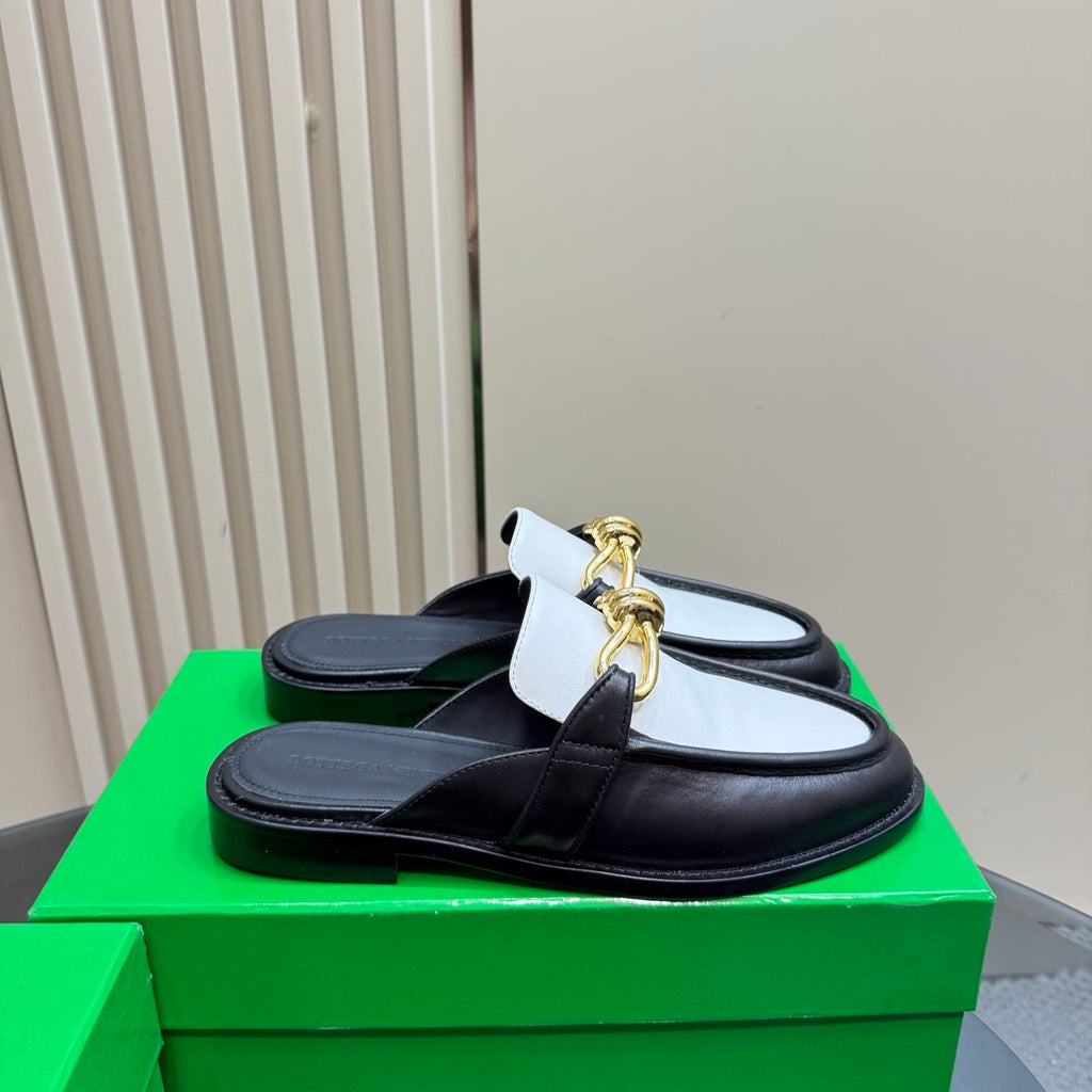 BOTTEGA VENETA ASTAIRE MULE IN WHITE MIX BLACK CALFSKIN WITH GOLD HARDWARE