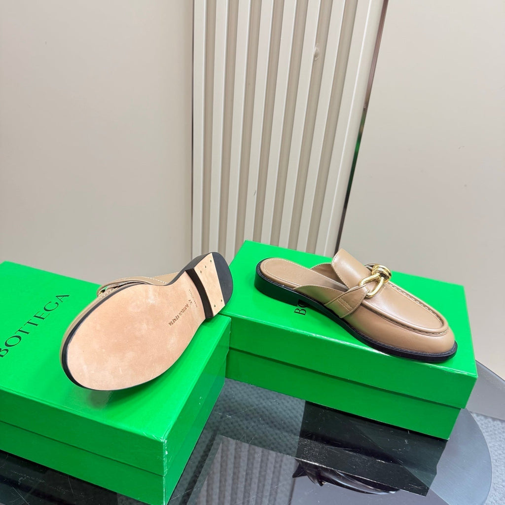 BOTTEGA VENETA ASTAIRE MULE IN LIGHT BROWN CALFSKIN WITH GOLD HARDWARE