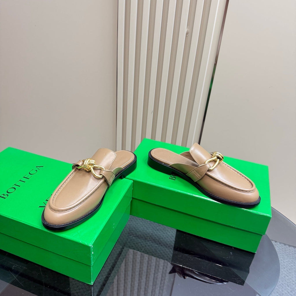 BOTTEGA VENETA ASTAIRE MULE IN LIGHT BROWN CALFSKIN WITH GOLD HARDWARE