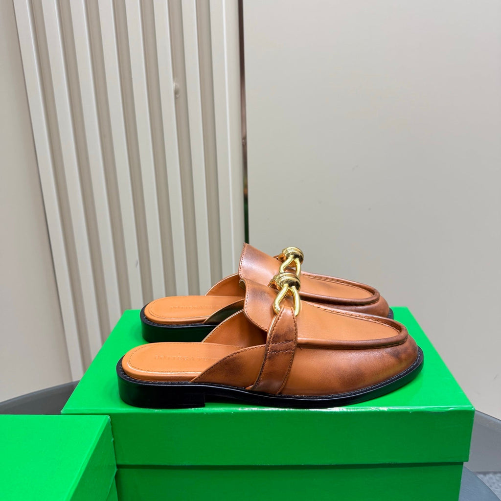 BOTTEGA VENETA ASTAIRE MULE IN CINNAMON BROWN CALFSKIN WITH GOLD HARDWARE