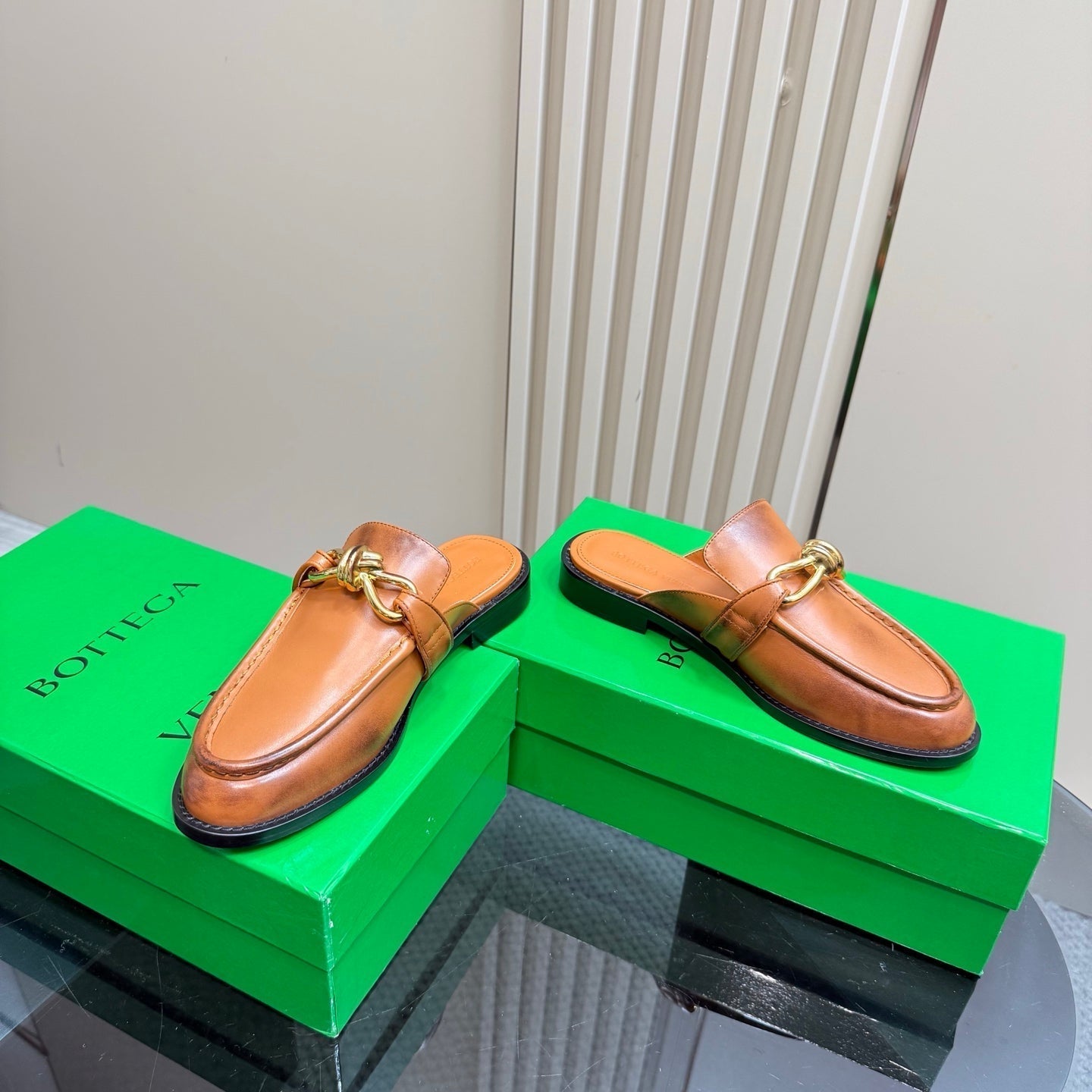 BOTTEGA VENETA ASTAIRE MULE IN CINNAMON BROWN CALFSKIN WITH GOLD HARDWARE