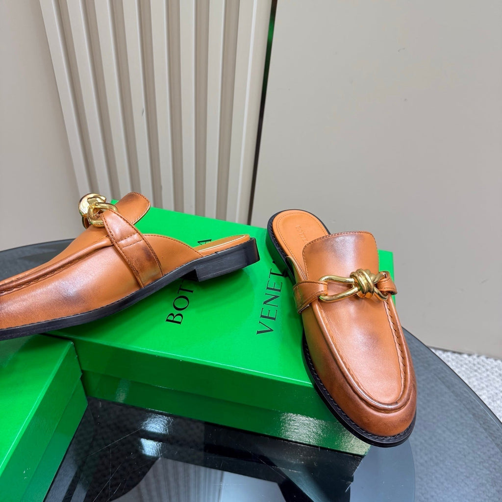 BOTTEGA VENETA ASTAIRE MULE IN CINNAMON BROWN CALFSKIN WITH GOLD HARDWARE